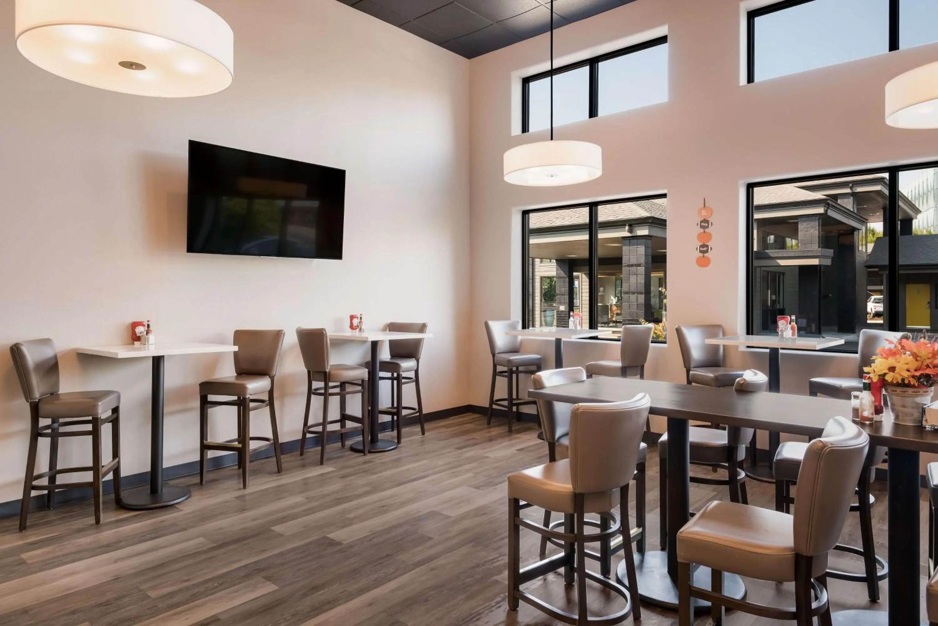 Breakfast in Best Western New Oregon Motel