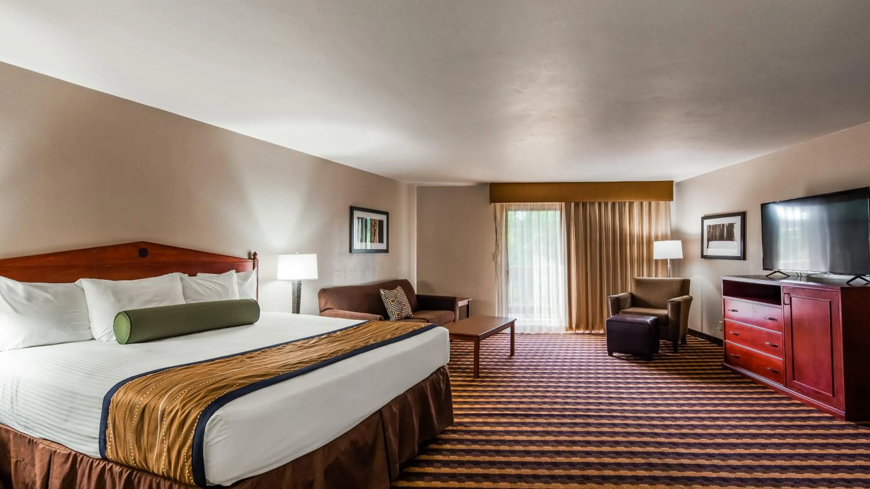 Bedroom, Bed in Best Western New Oregon Motel