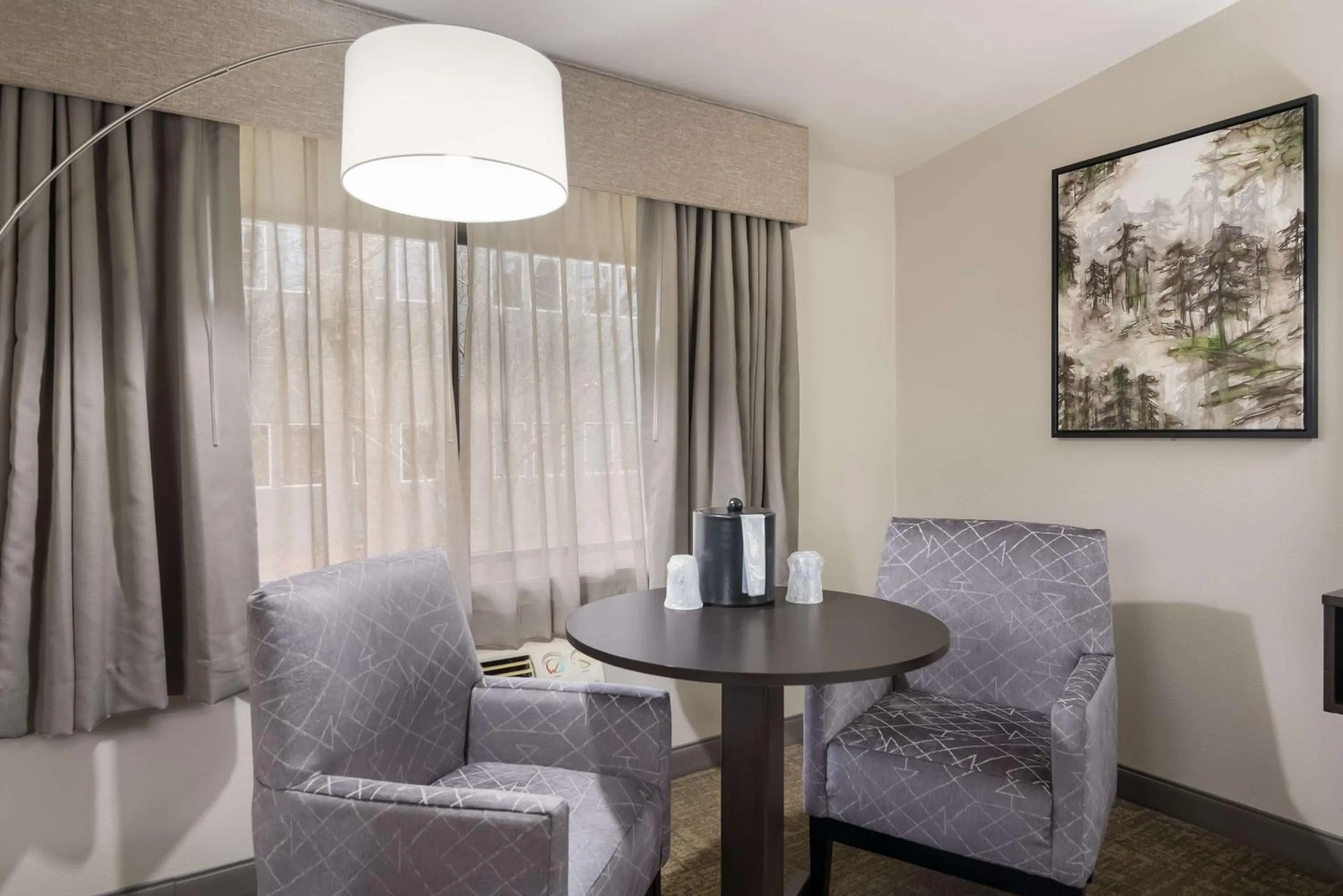 Bedroom in Best Western New Oregon Motel