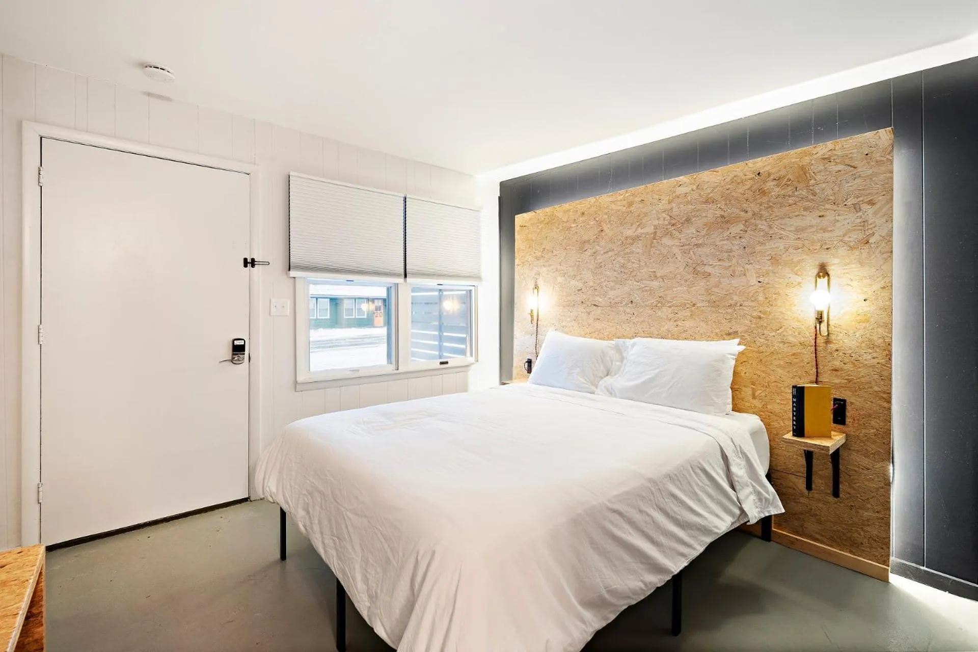 Bed in The Brooks Motel