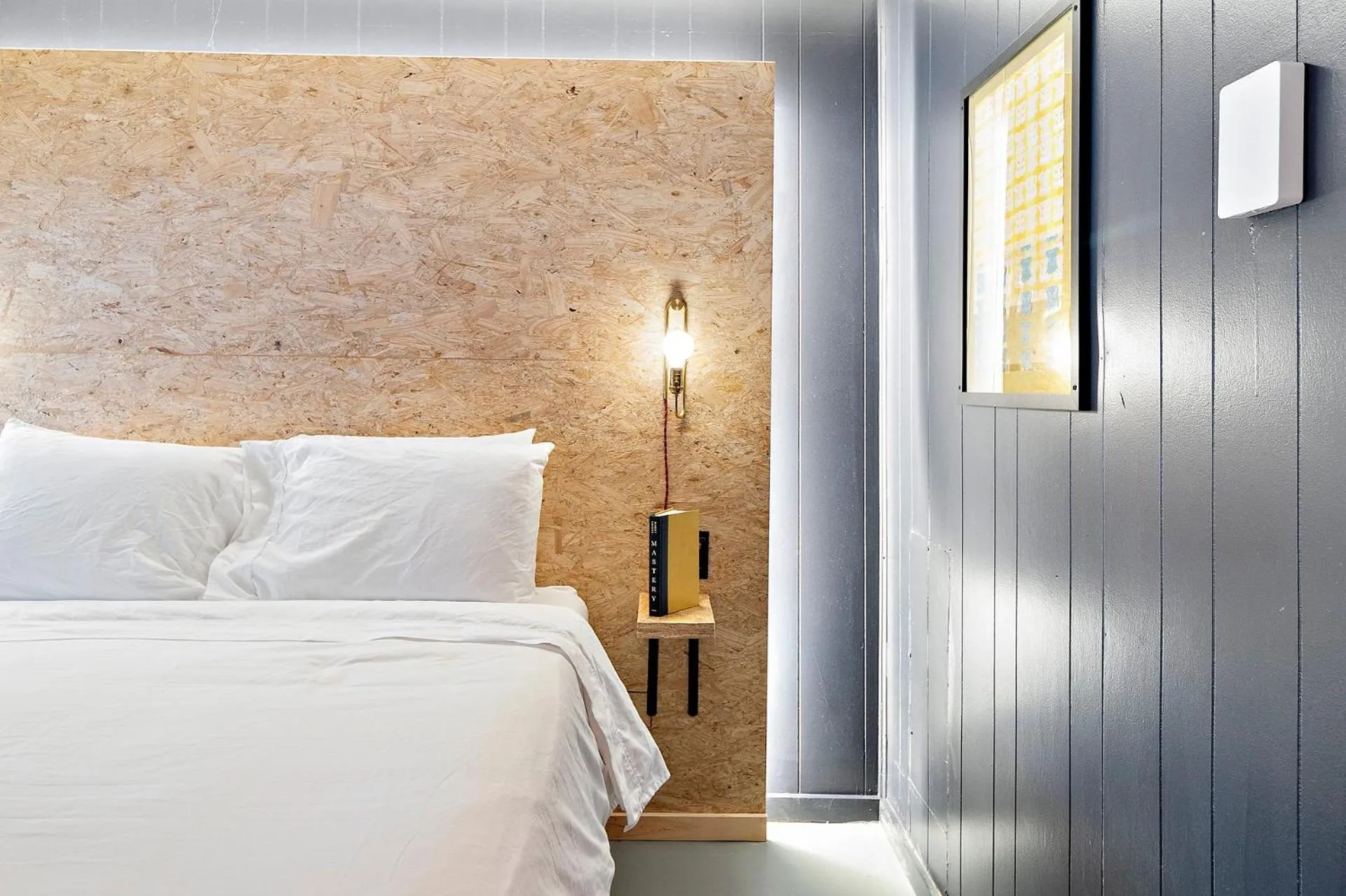 Bed in The Brooks Motel