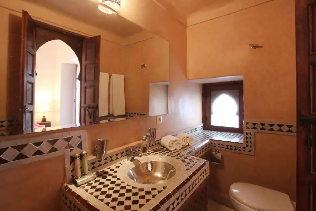 Shower in Riad of the Moon