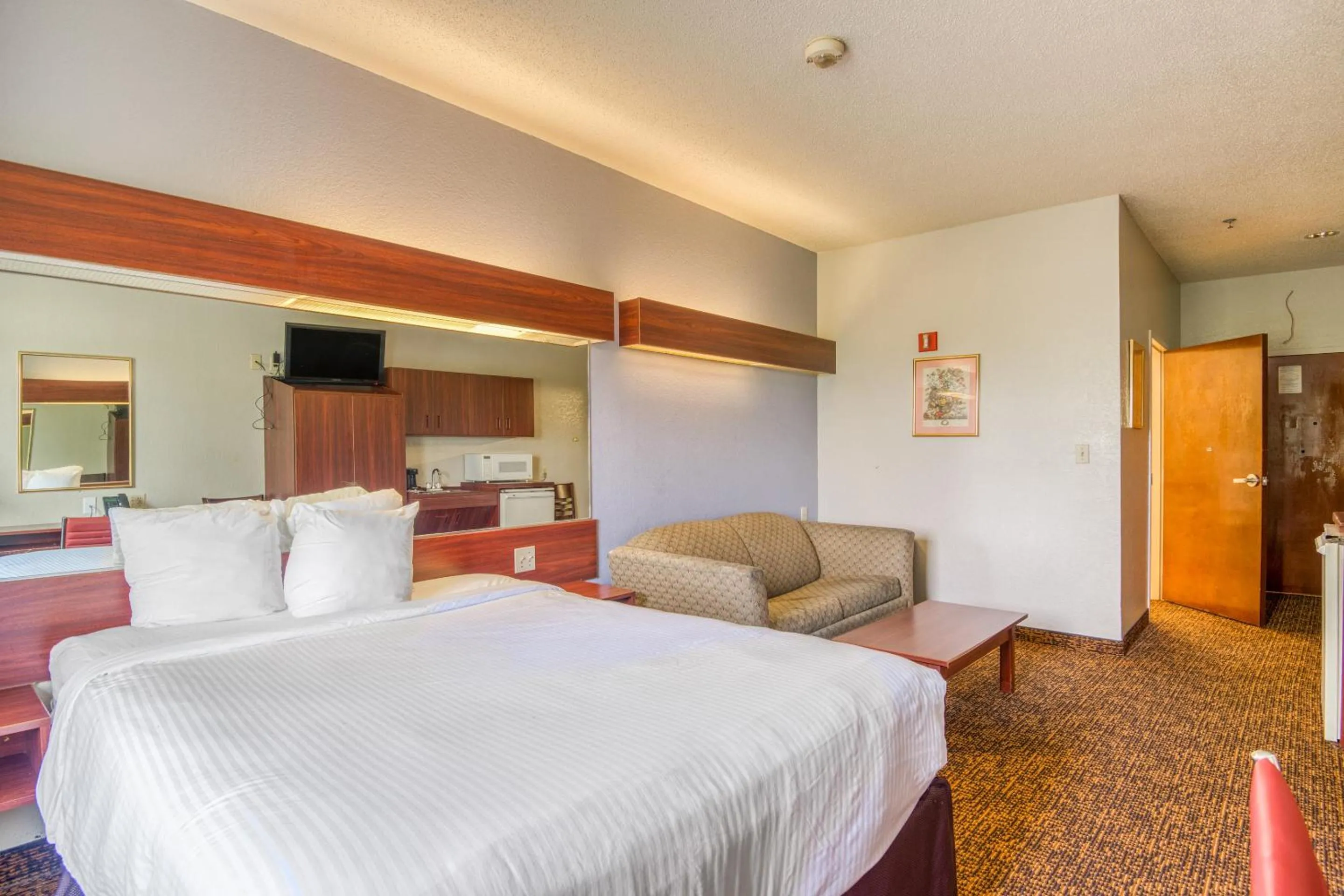 Bedroom, Bed in Trident Inn & Suites, Baton Rouge