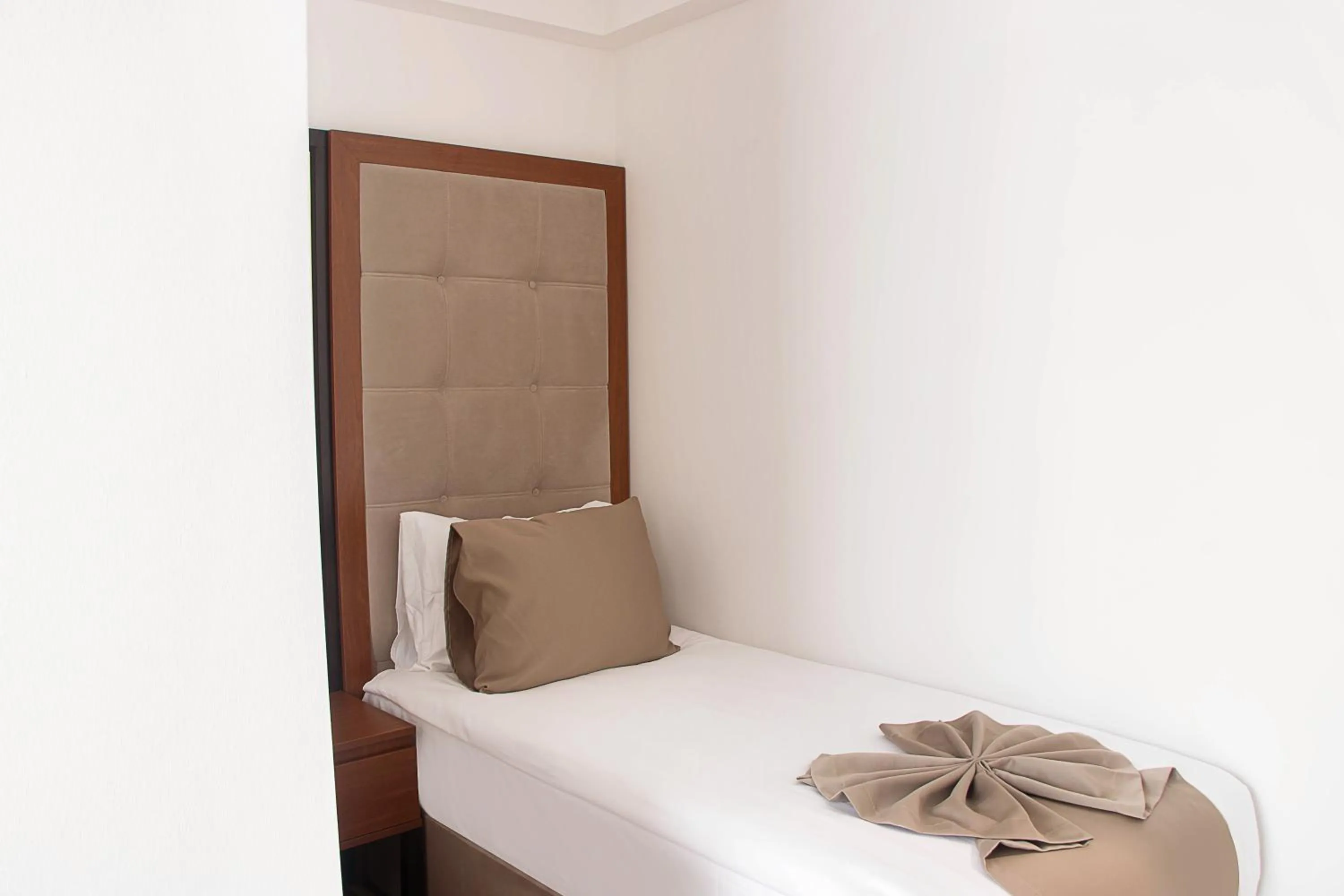 Bed in Shelter Inn Hotel & Spa