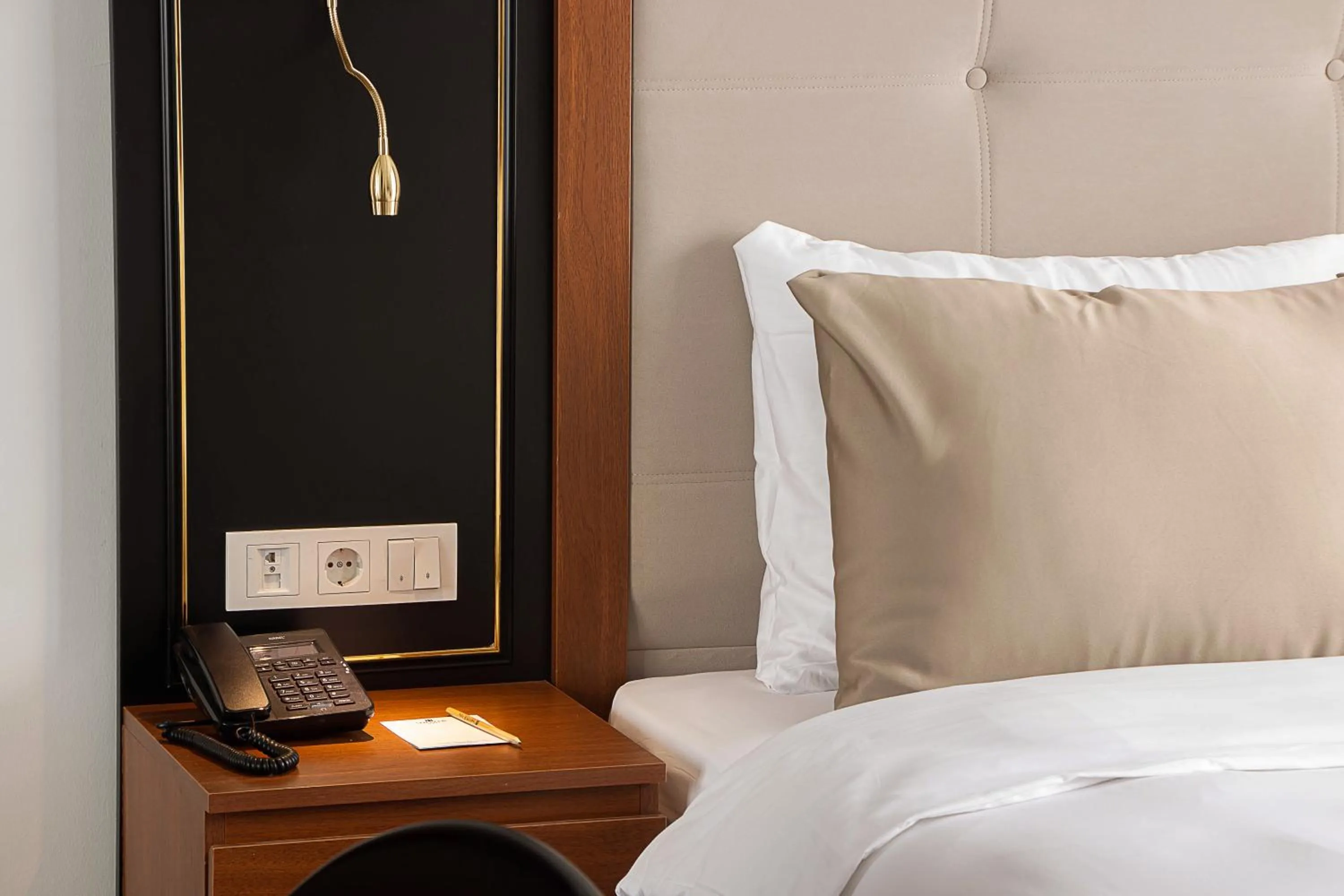 Bed in Shelter Inn Hotel & Spa