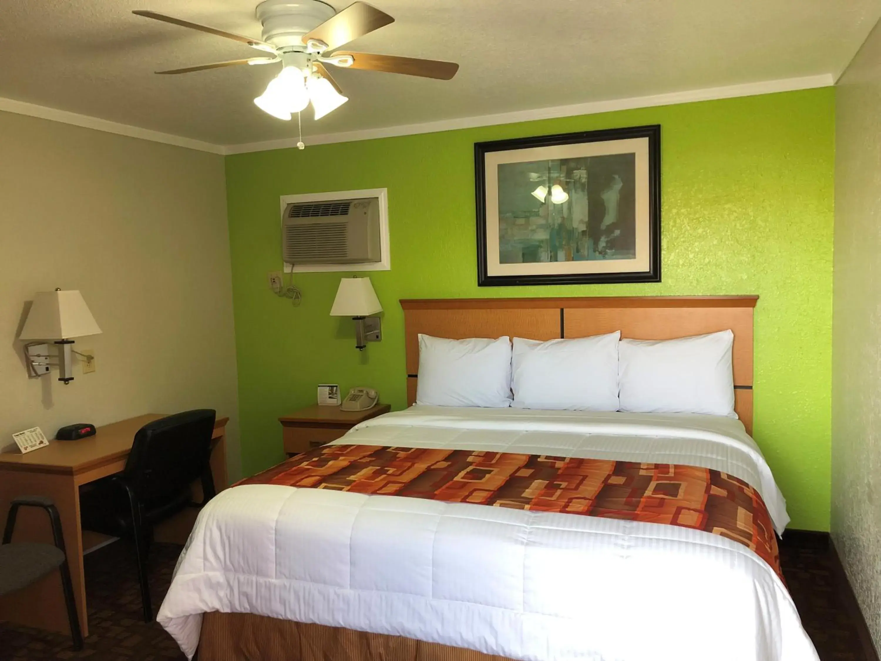 Standard King Room - single occupancy - Non-Smoking in Copa Motel Standard King Room - single occupancy - Non-Smoking in Copa Motel