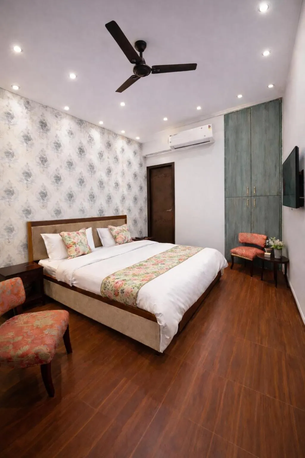 Bed in HOTEL SHREE KANHA