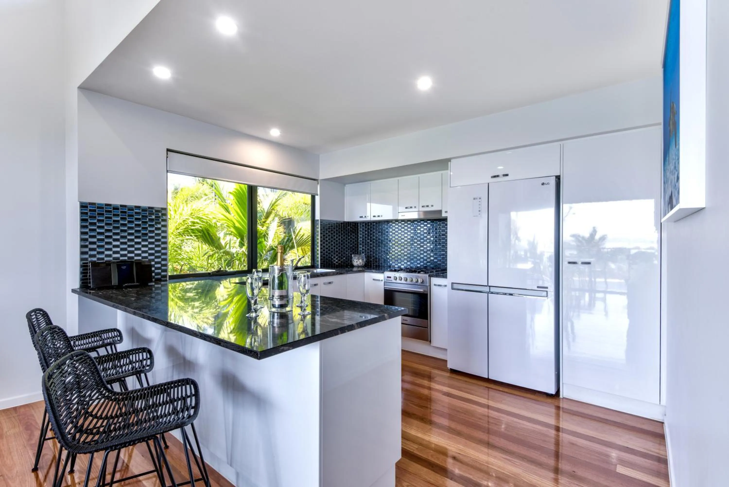 Kitchen or kitchenette in Pinnacle Apartments on Hamilton Island by HIHA