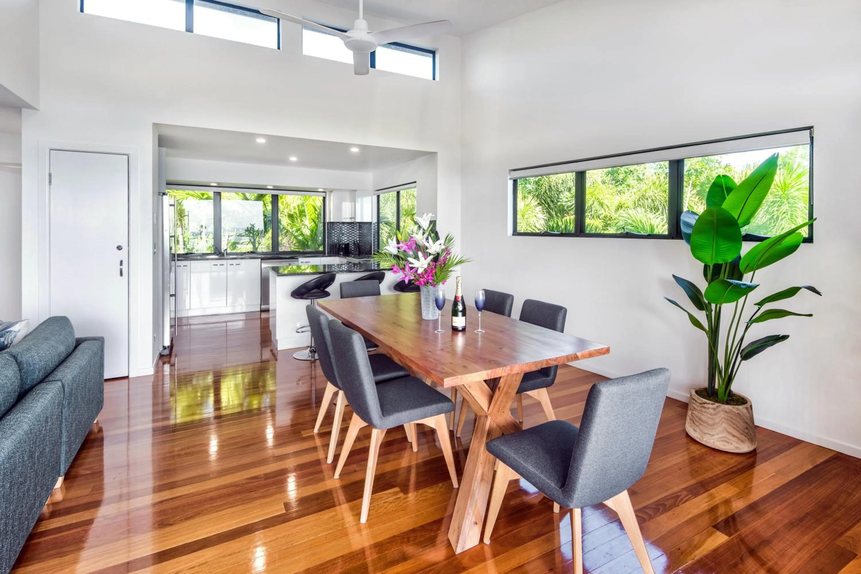 Dining area in Pinnacle Apartments on Hamilton Island by HIHA