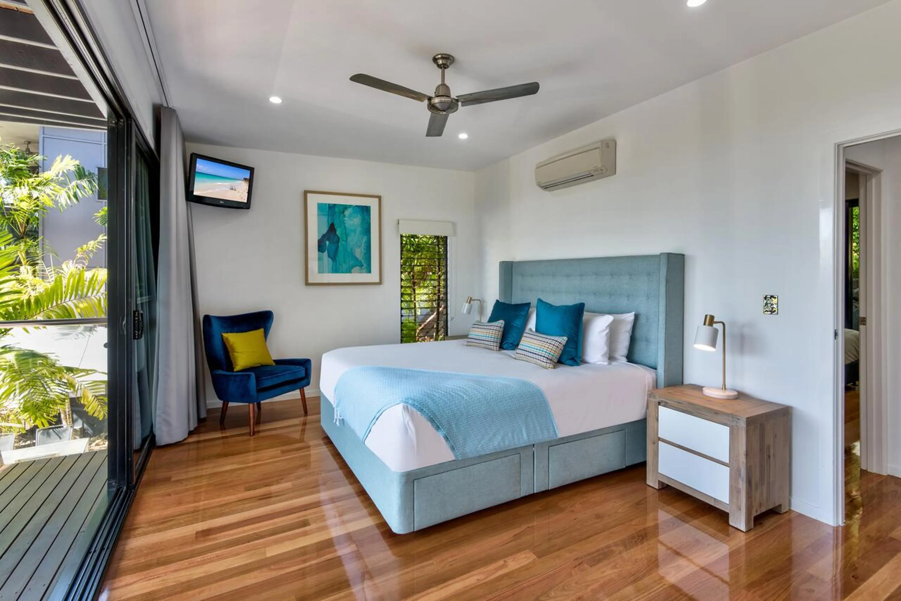 Bedroom, Bed in Pinnacle Apartments on Hamilton Island by HIHA