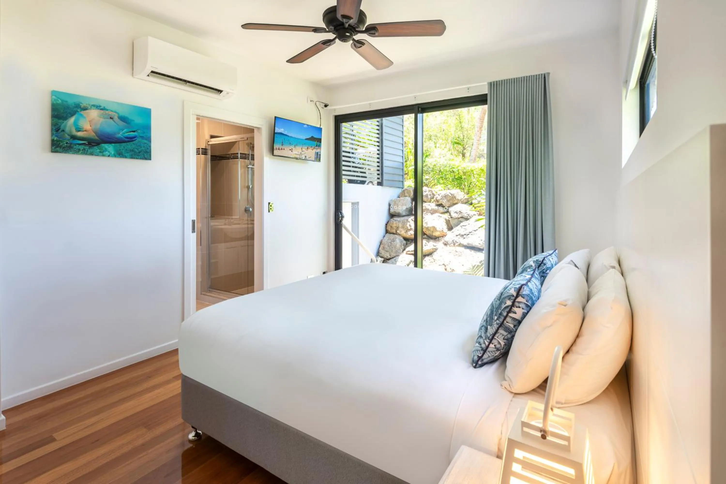 Bedroom, Bed in Pinnacle Apartments on Hamilton Island by HIHA