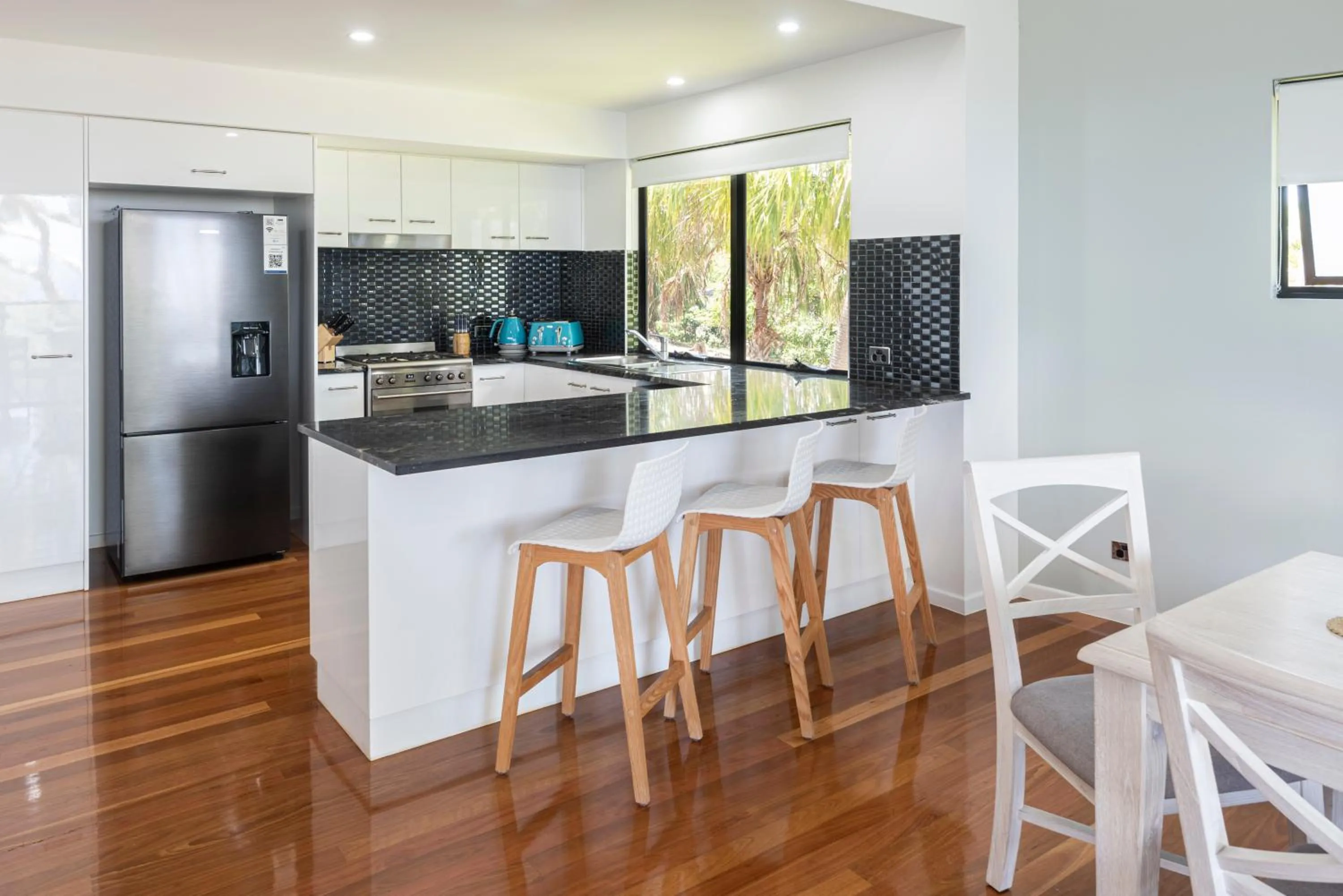 Kitchen or kitchenette in Pinnacle Apartments on Hamilton Island by HIHA