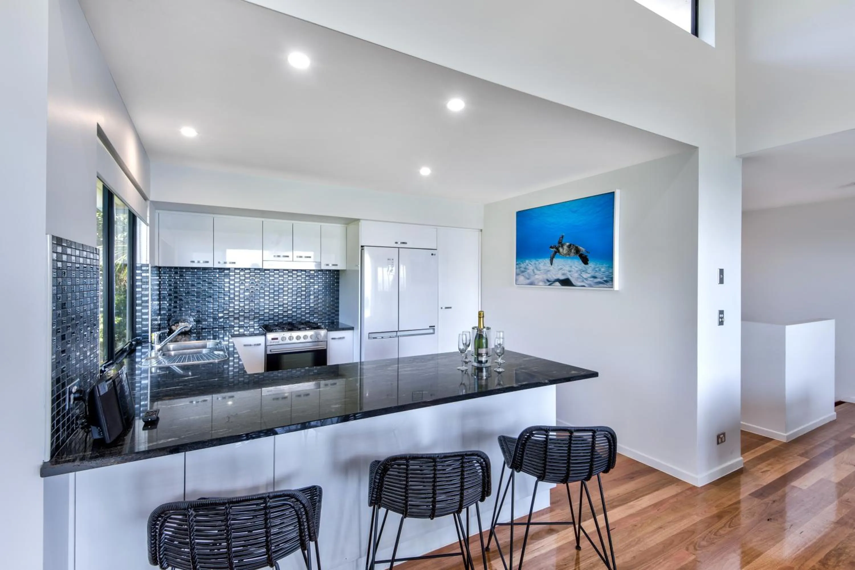 Kitchen or kitchenette in Pinnacle Apartments on Hamilton Island by HIHA
