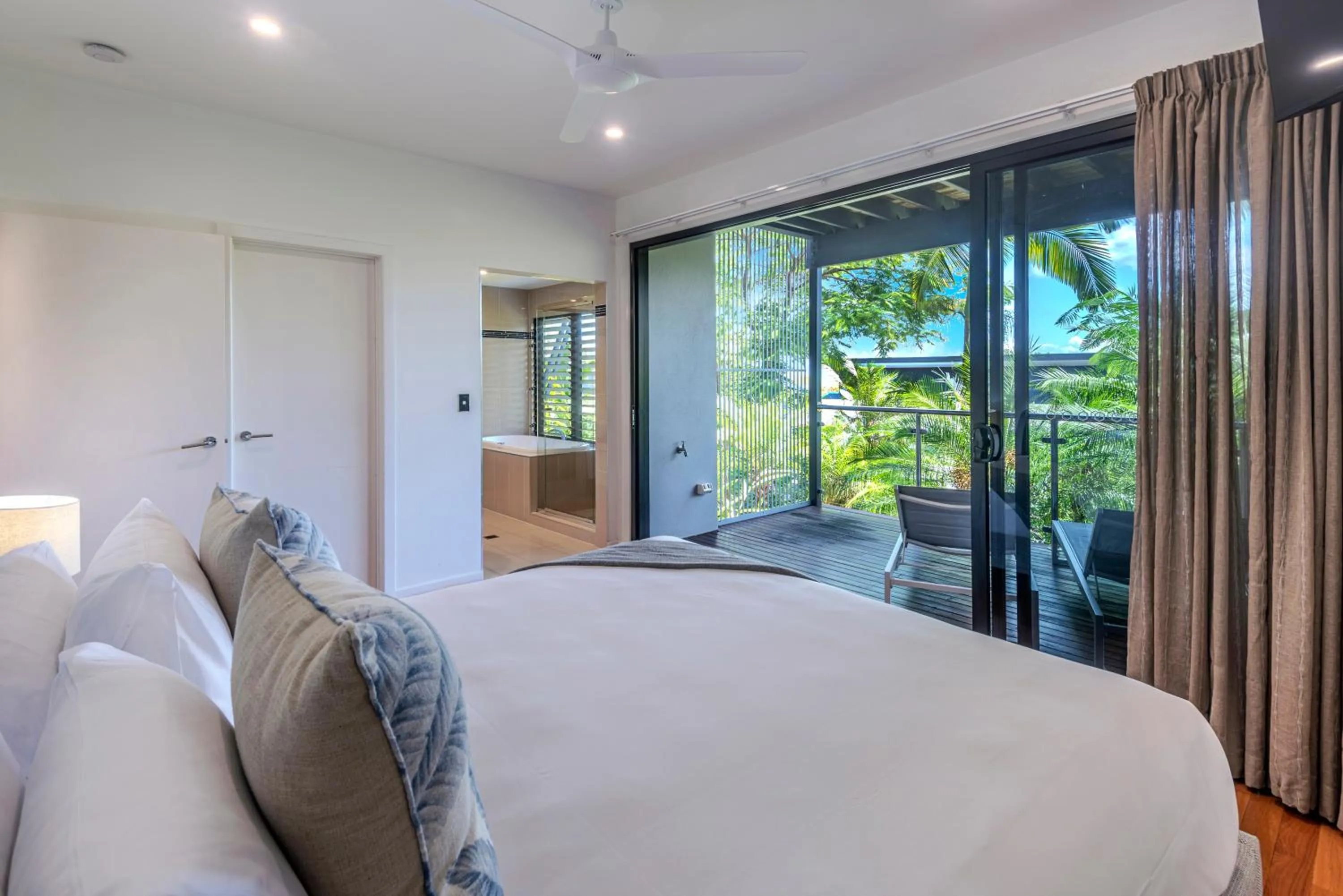 Bedroom, Bed in Pinnacle Apartments on Hamilton Island by HIHA