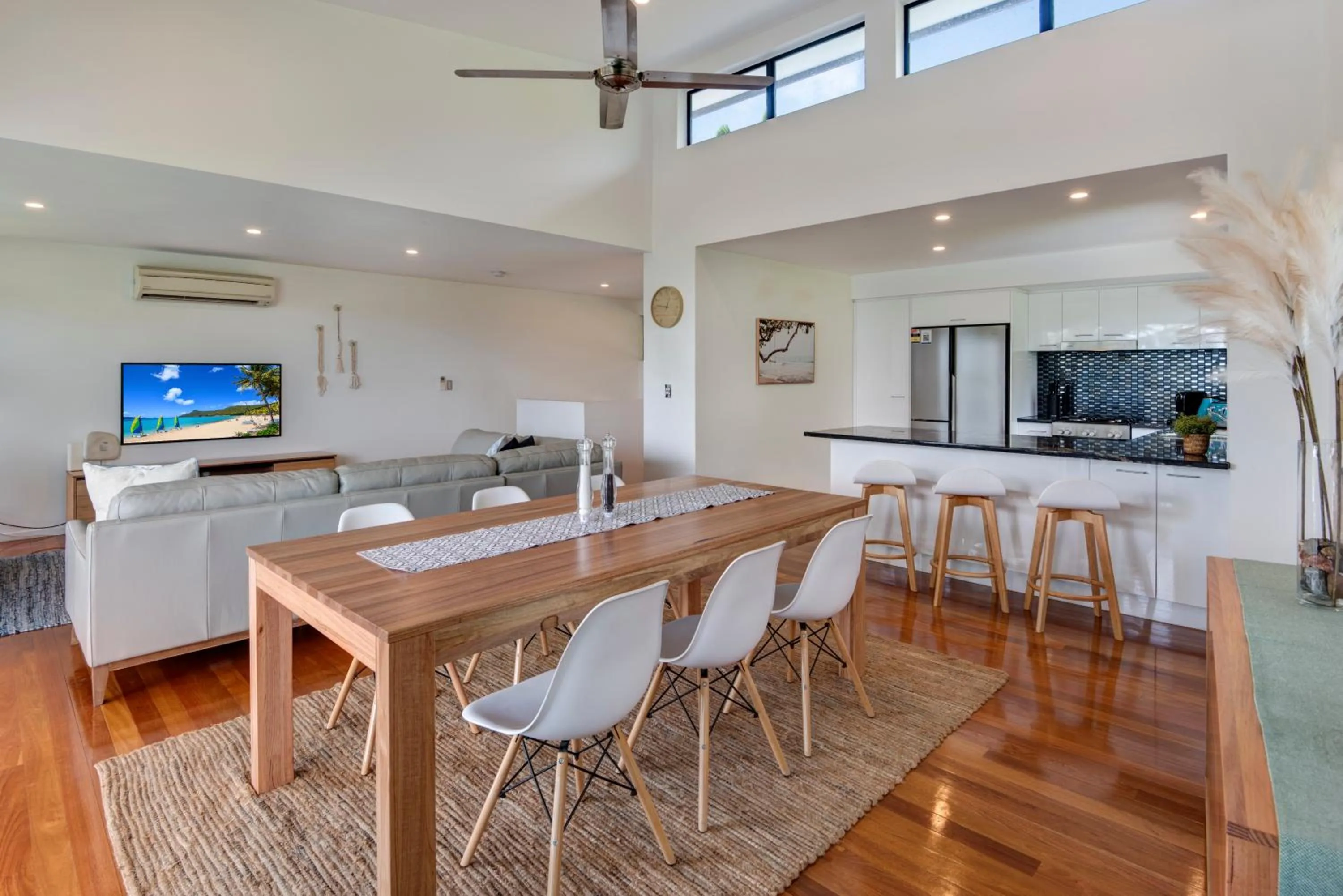 Dining area in Pinnacle Apartments on Hamilton Island by HIHA
