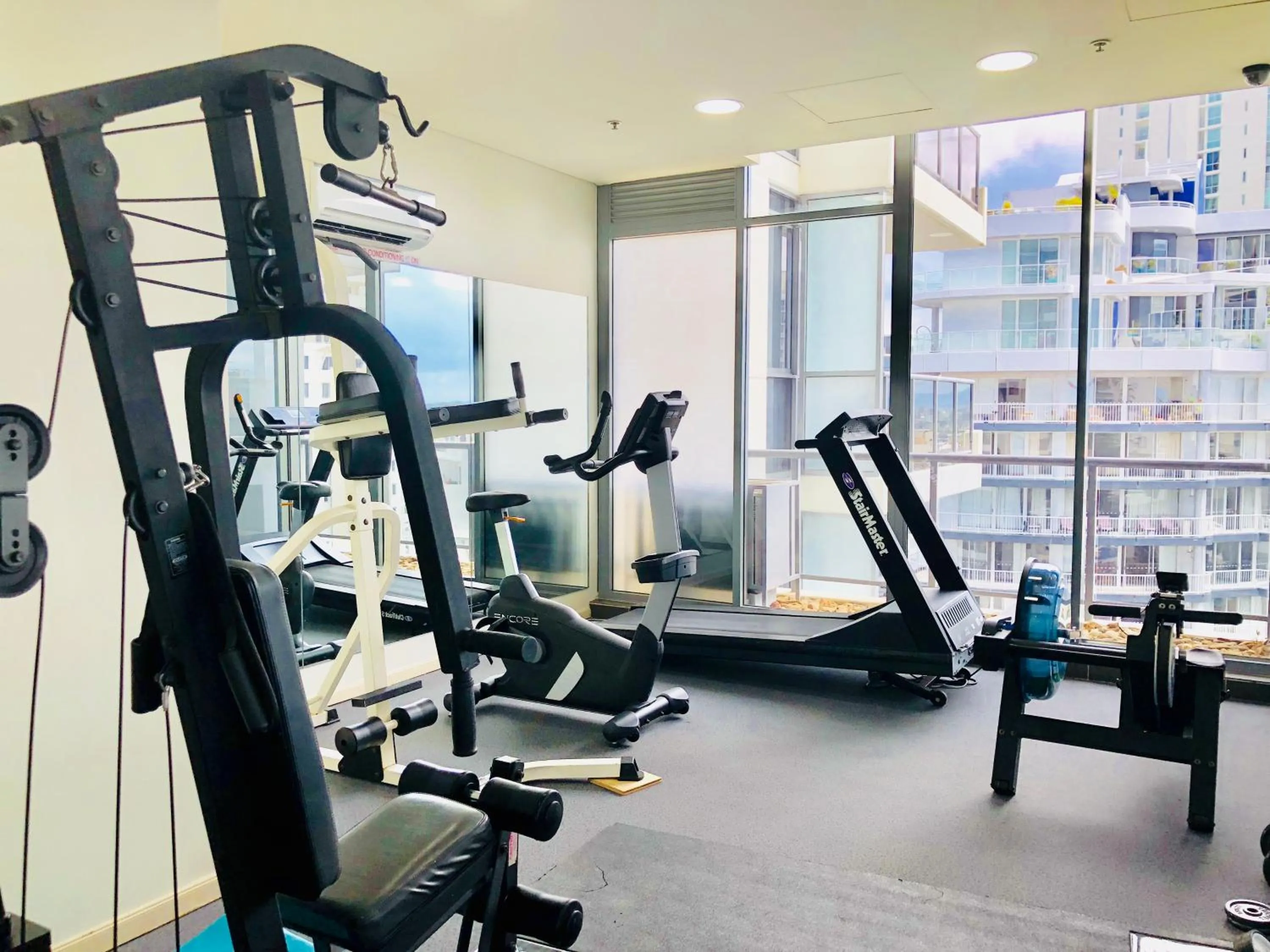 Fitness centre/facilities in Solaire Apartments