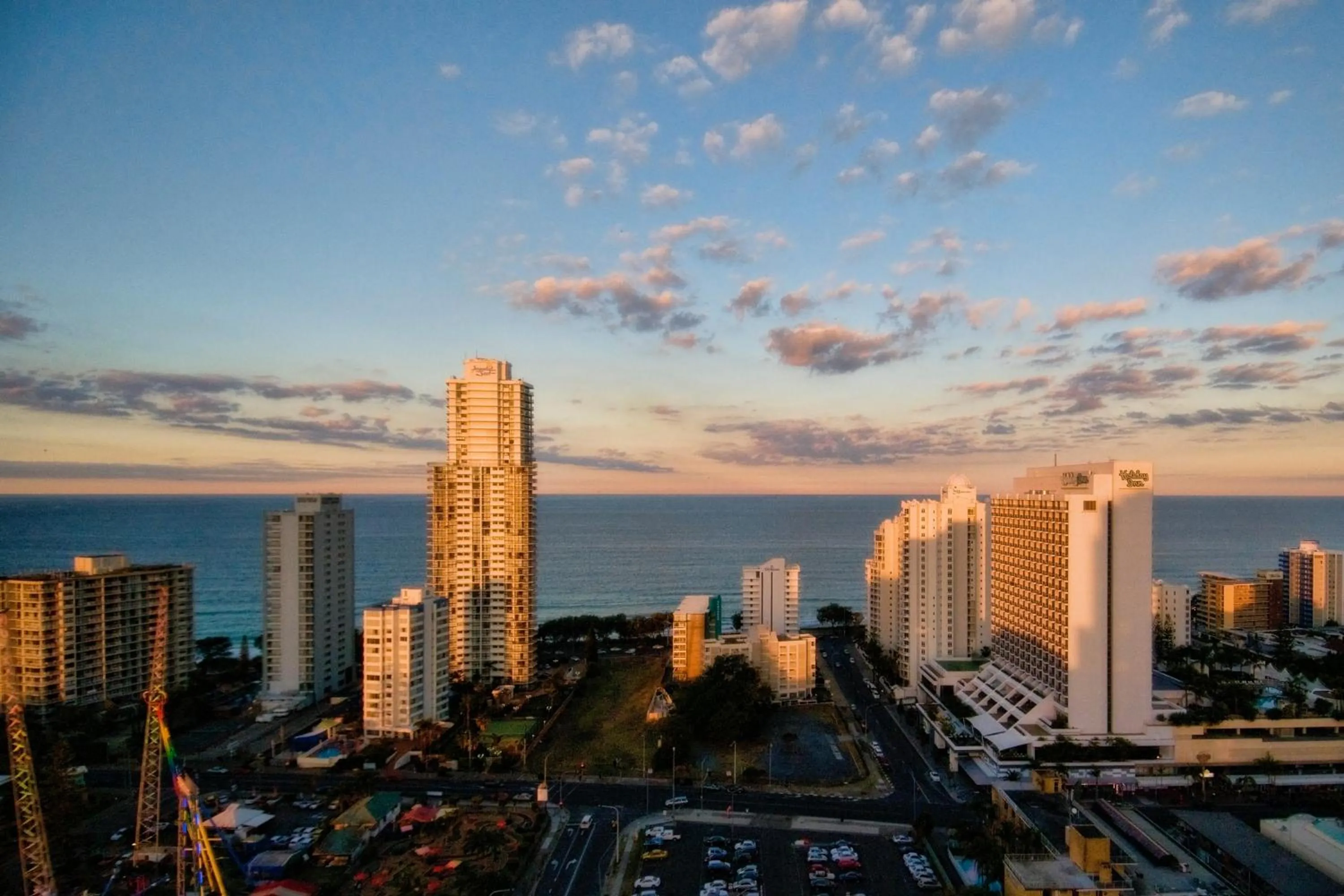 Area and facilities in Solaire Apartments