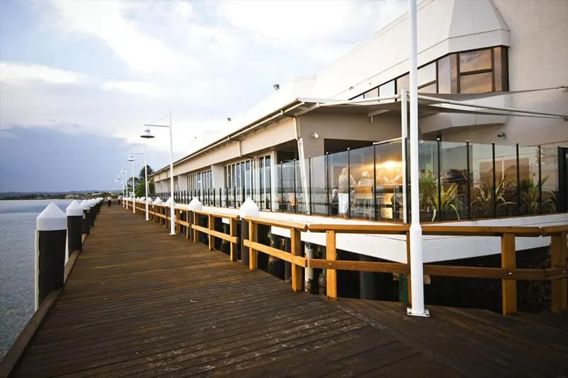 Restaurant/places to eat in Riversleigh House