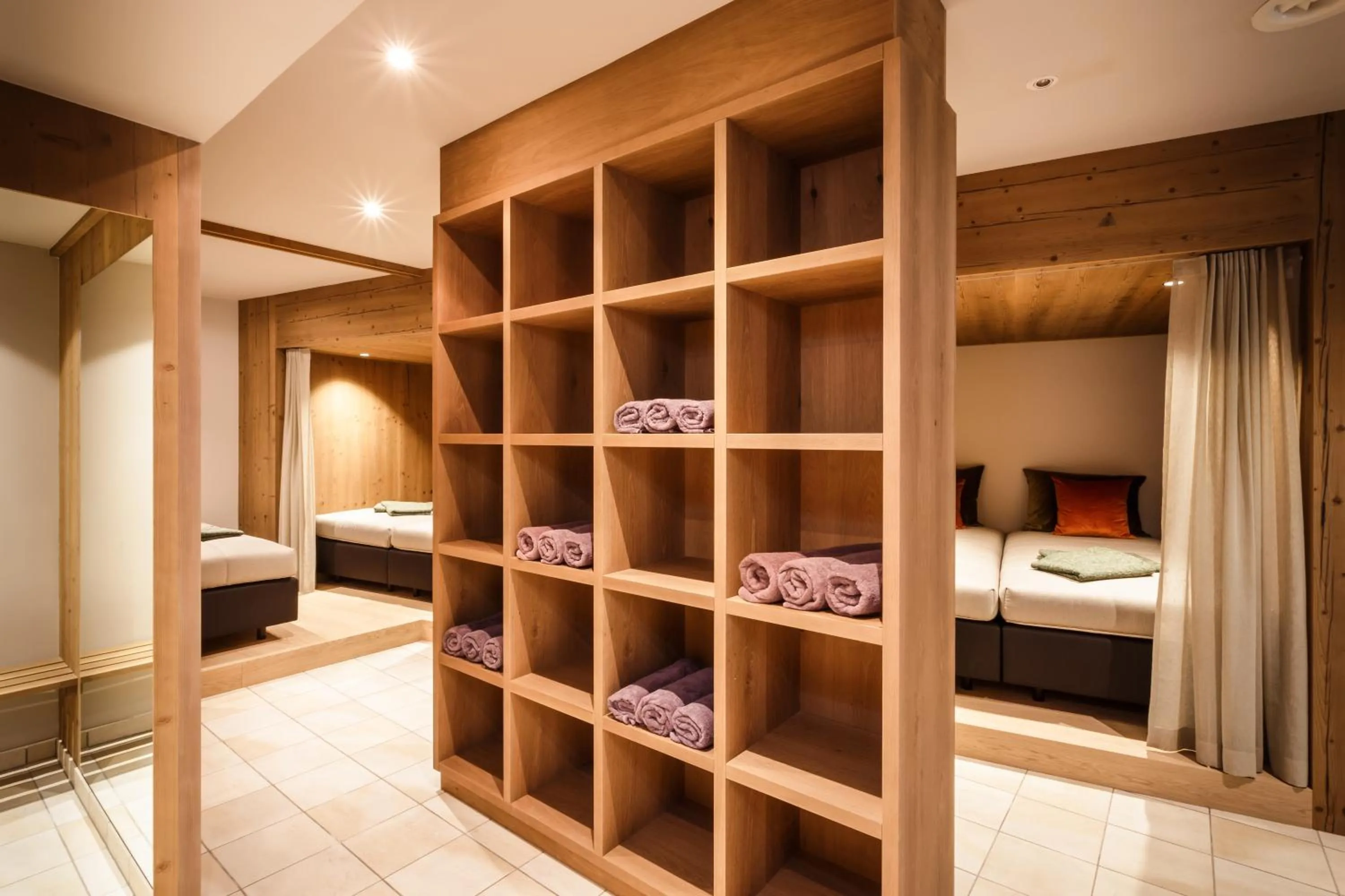 Sauna, Bed in Das Naturhotel die Eng