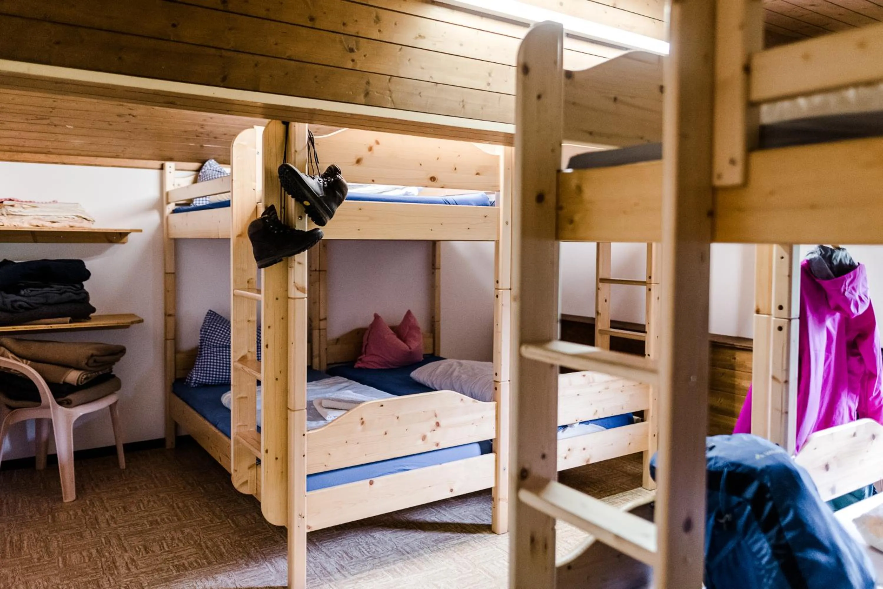 bunk bed, Bed in Das Naturhotel die Eng