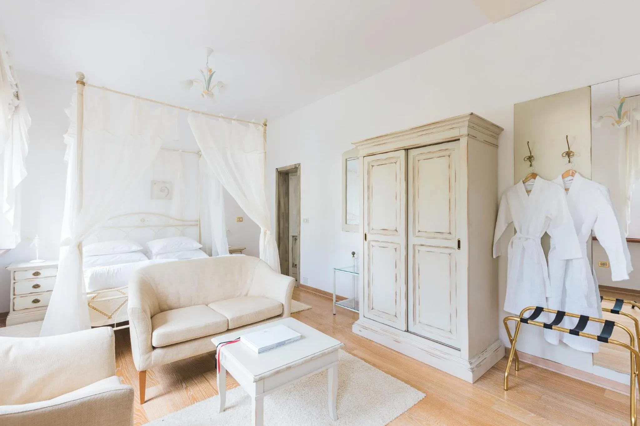 Photo of the whole room in Palazzo Angelica B&B Adults Only