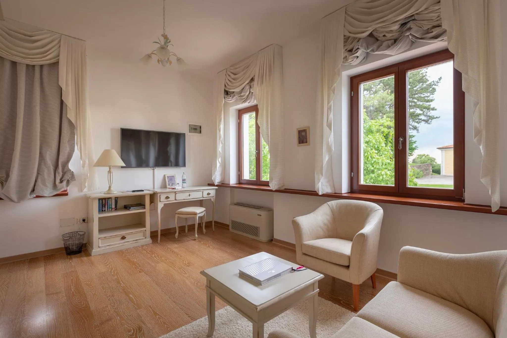 TV and multimedia in Palazzo Angelica B&B Adults Only