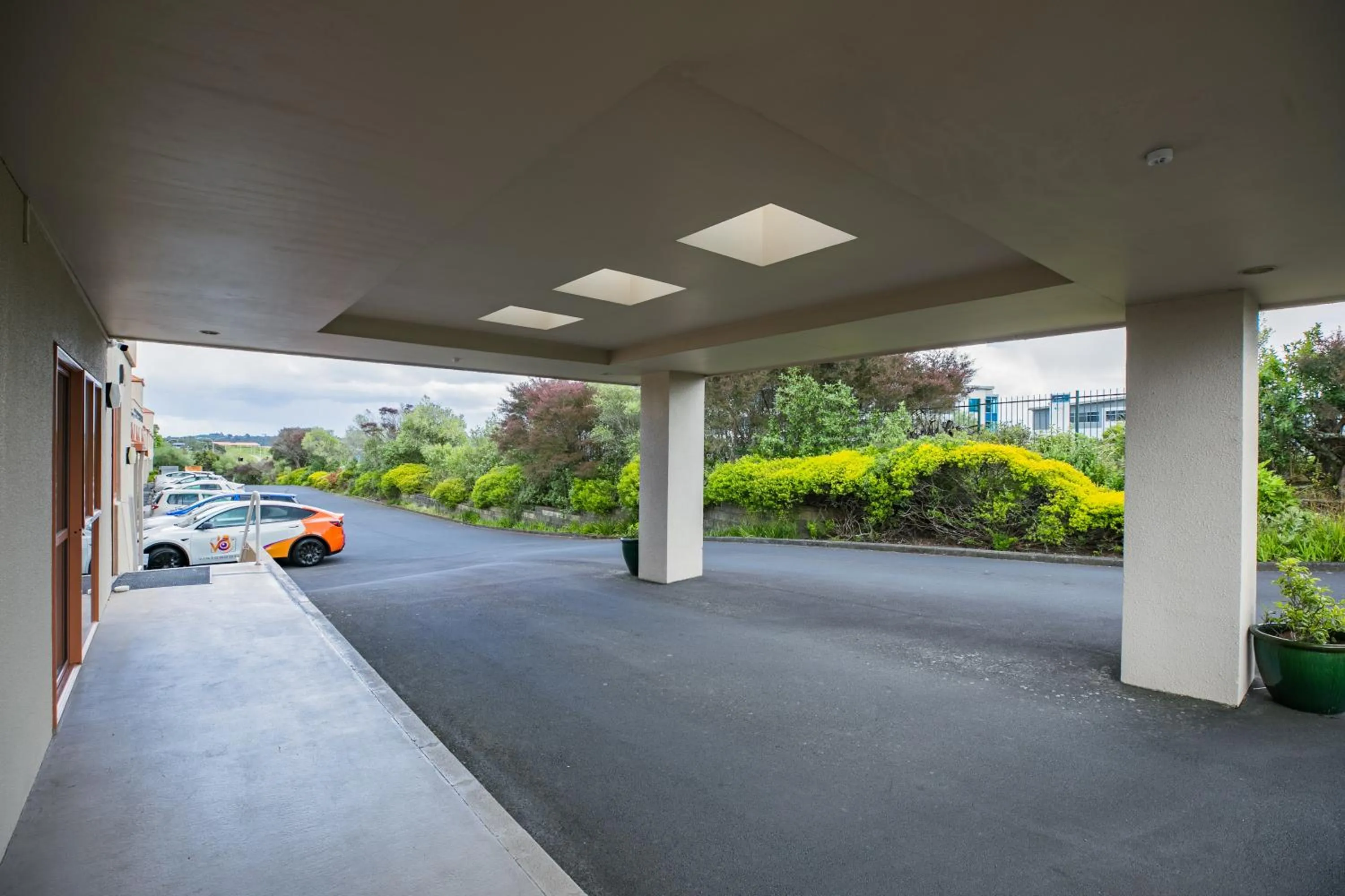 Parking in Albany Executive Motor Inn Limited