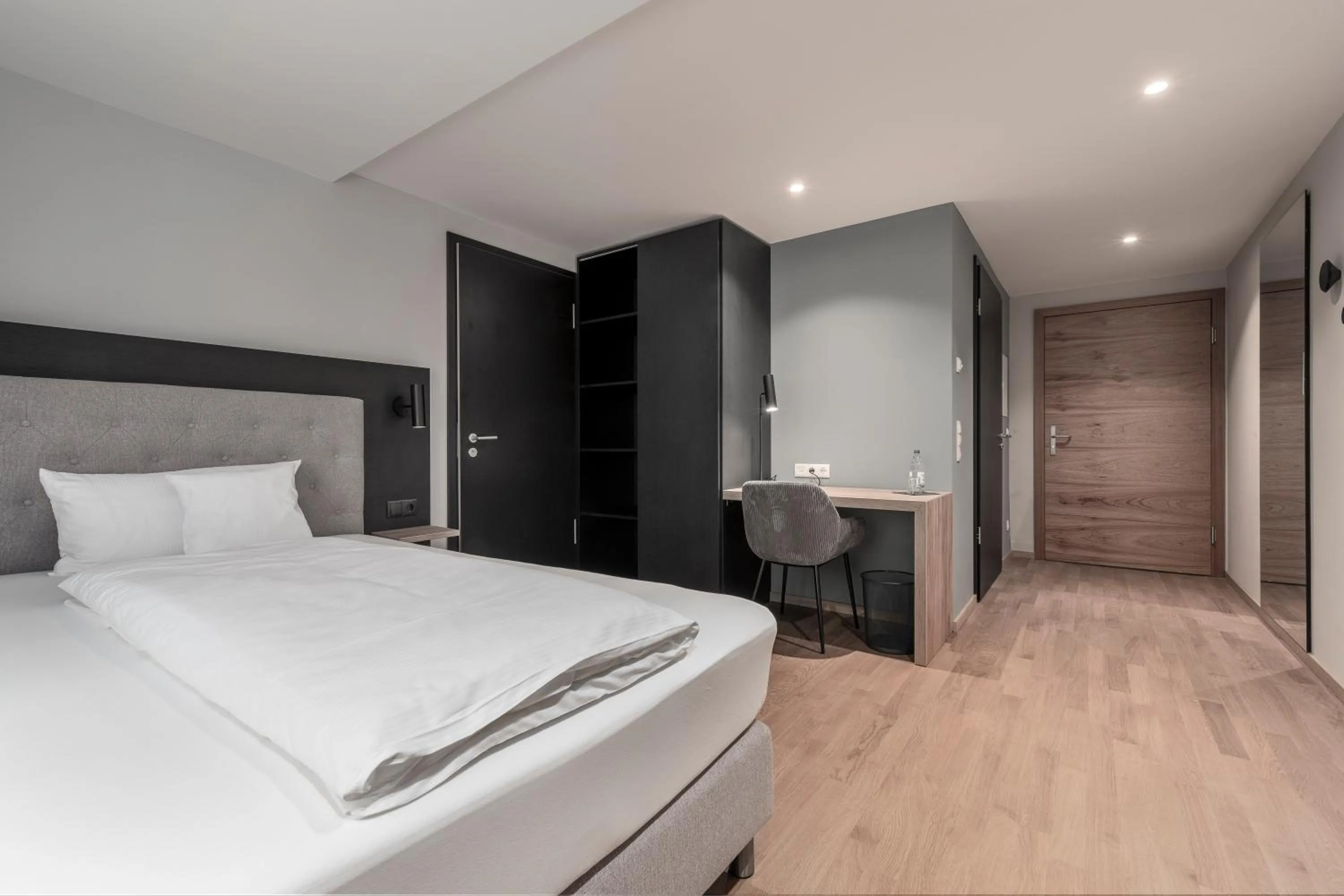 Bedroom, Bed in Restaurant Hotel Zum Storchen