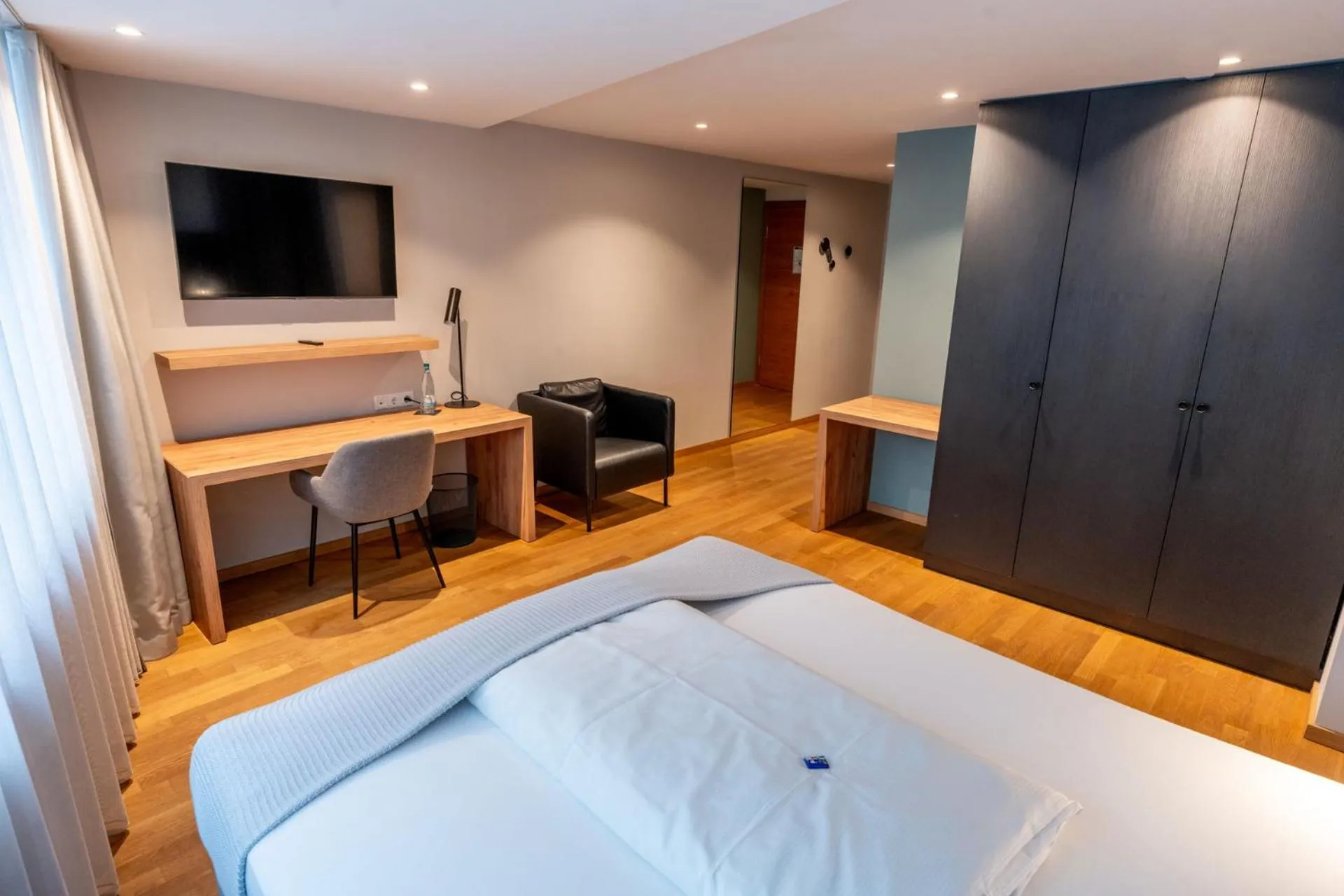 Photo of the whole room, Bed in Restaurant Hotel Zum Storchen