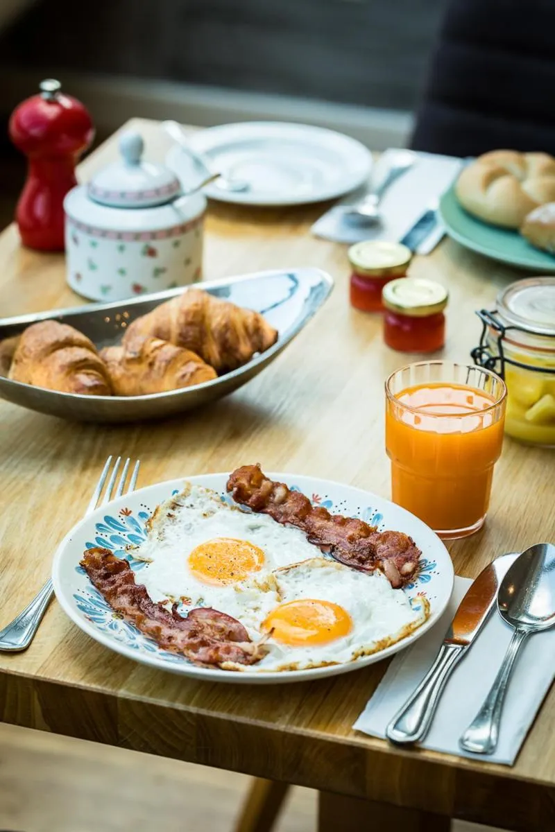Buffet breakfast in Restaurant Hotel Zum Storchen