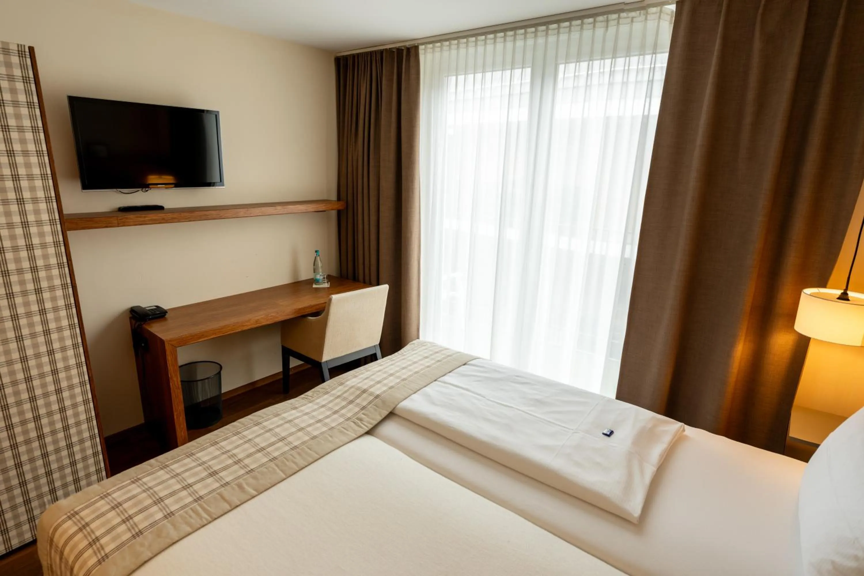 Photo of the whole room, Bed in Restaurant Hotel Zum Storchen