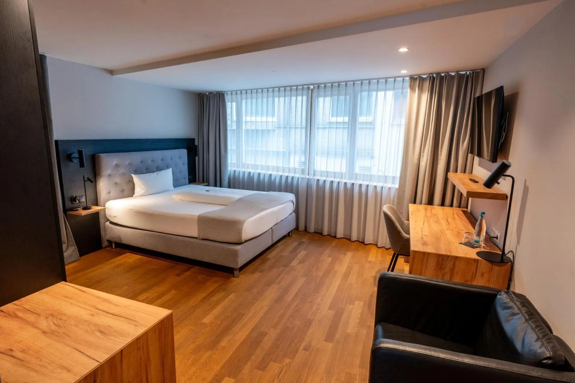 Photo of the whole room, Bed in Restaurant Hotel Zum Storchen