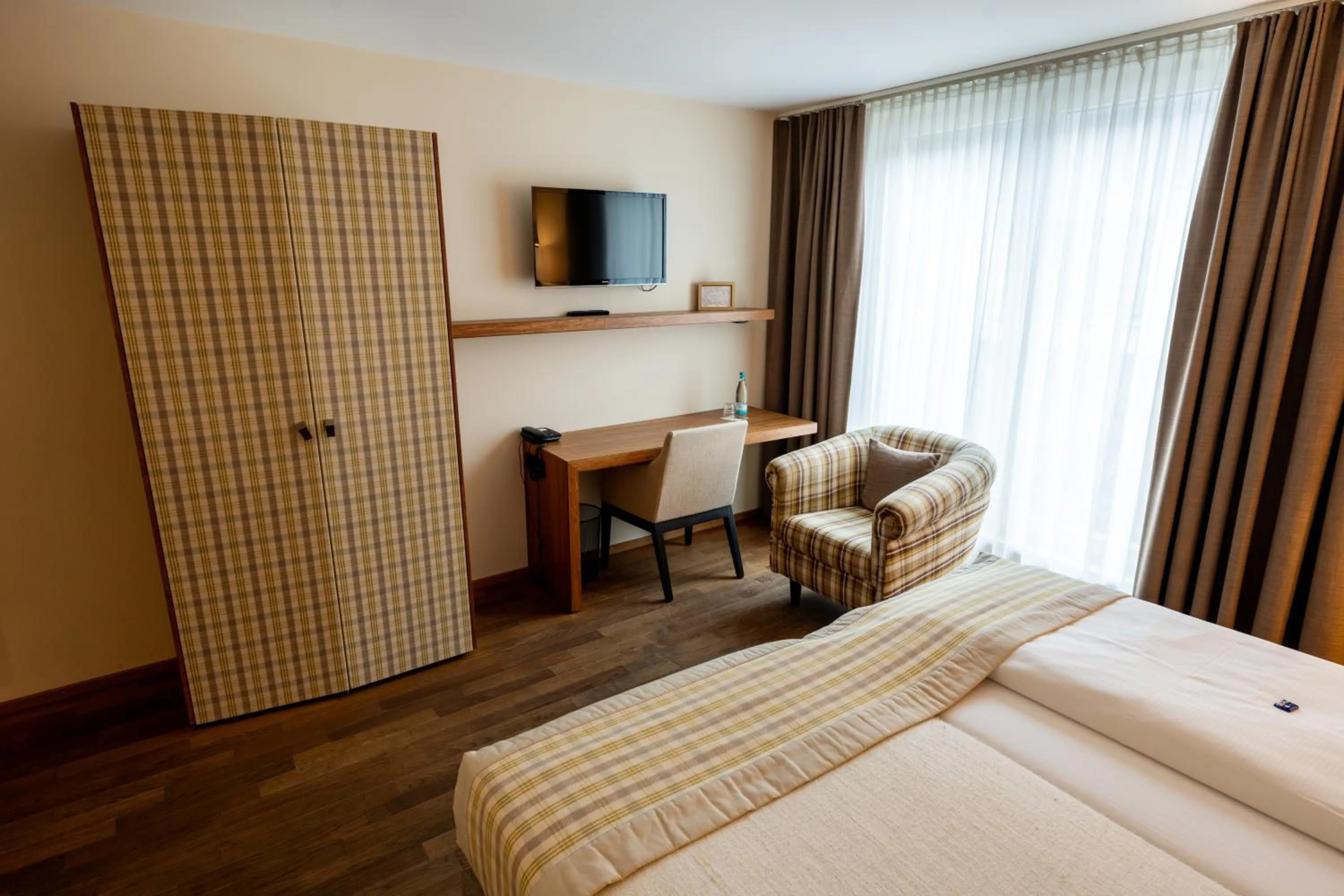 Photo of the whole room, Bed in Restaurant Hotel Zum Storchen