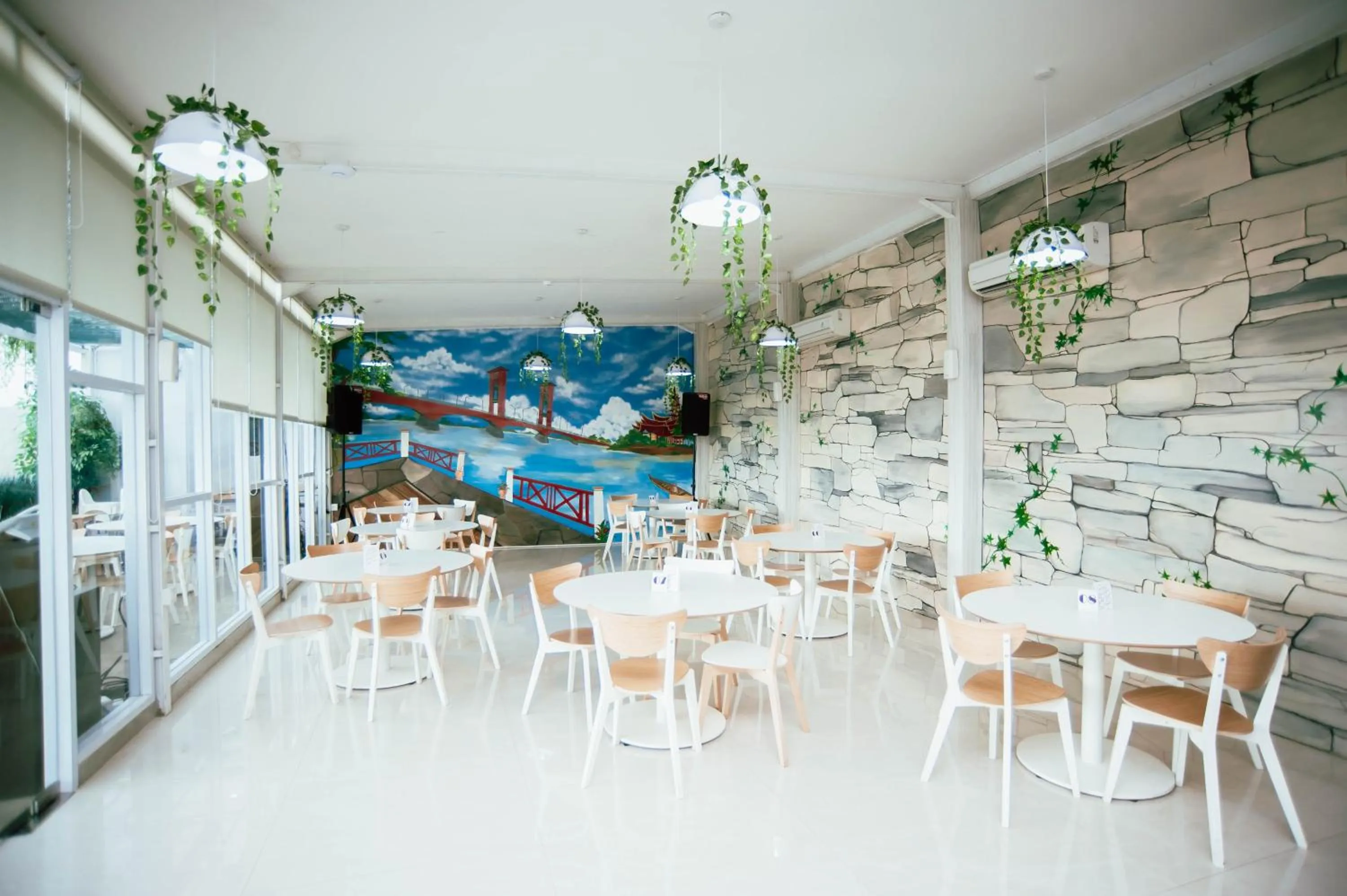 Restaurant/places to eat in Cordela Inn R Sukamto Palembang