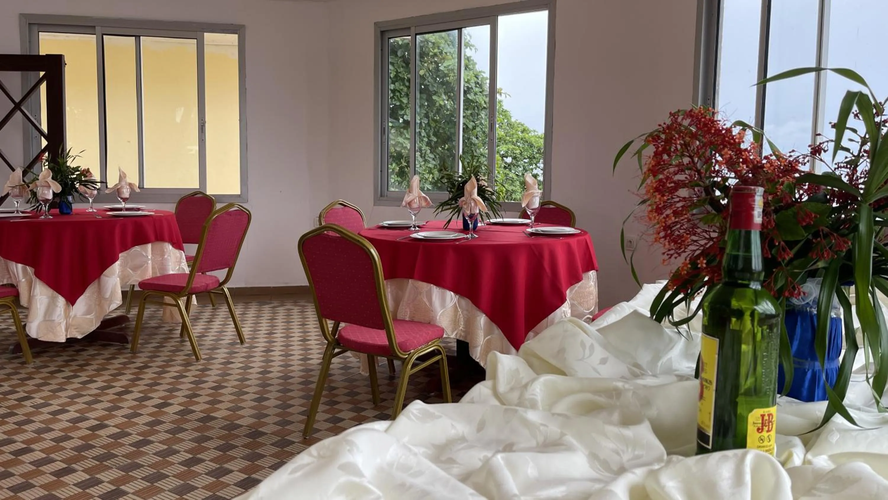 Restaurant/places to eat in Hotel les Polygones Kribi