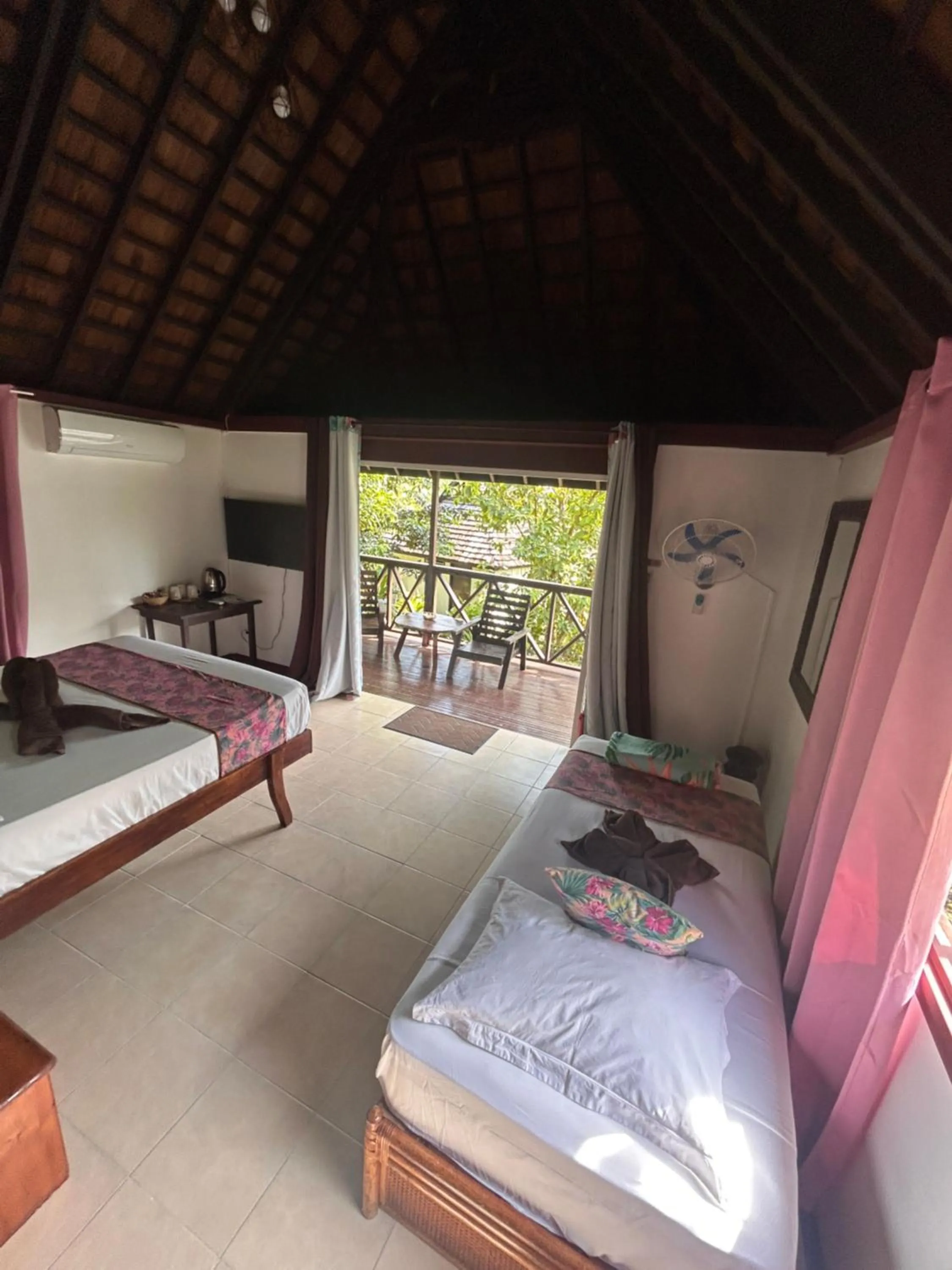 Property building, Bed in Pension Hibiscus Taha'a