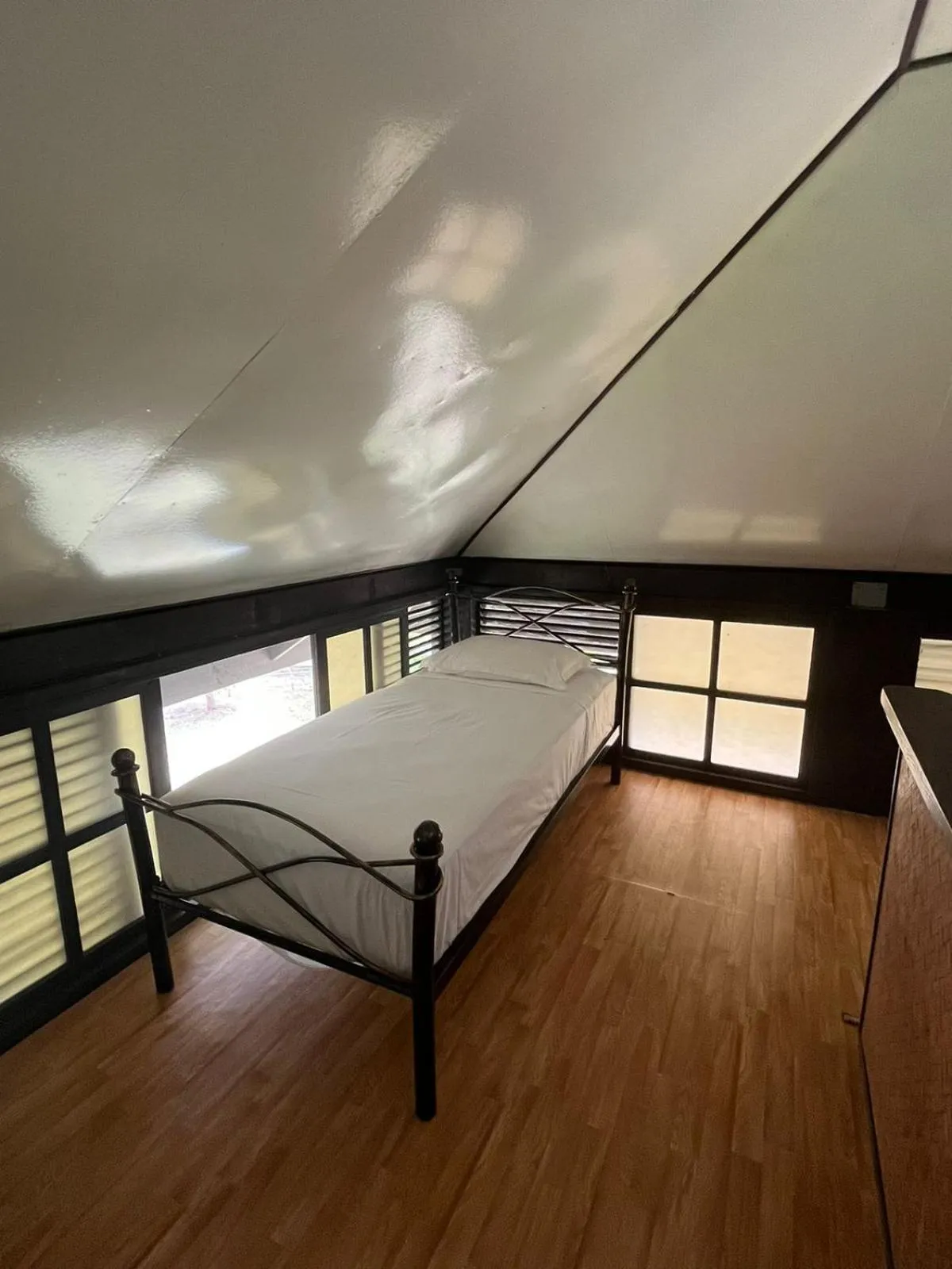 Bed in Pension Hibiscus Taha'a