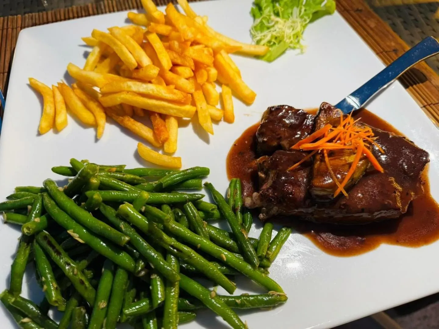 Restaurant/places to eat in Pension Hibiscus Taha'a