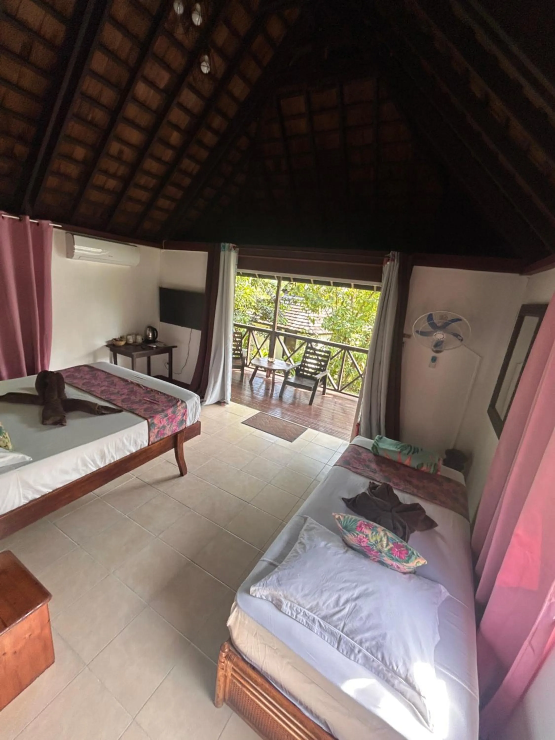 Property building, Bed in Pension Hibiscus Taha'a