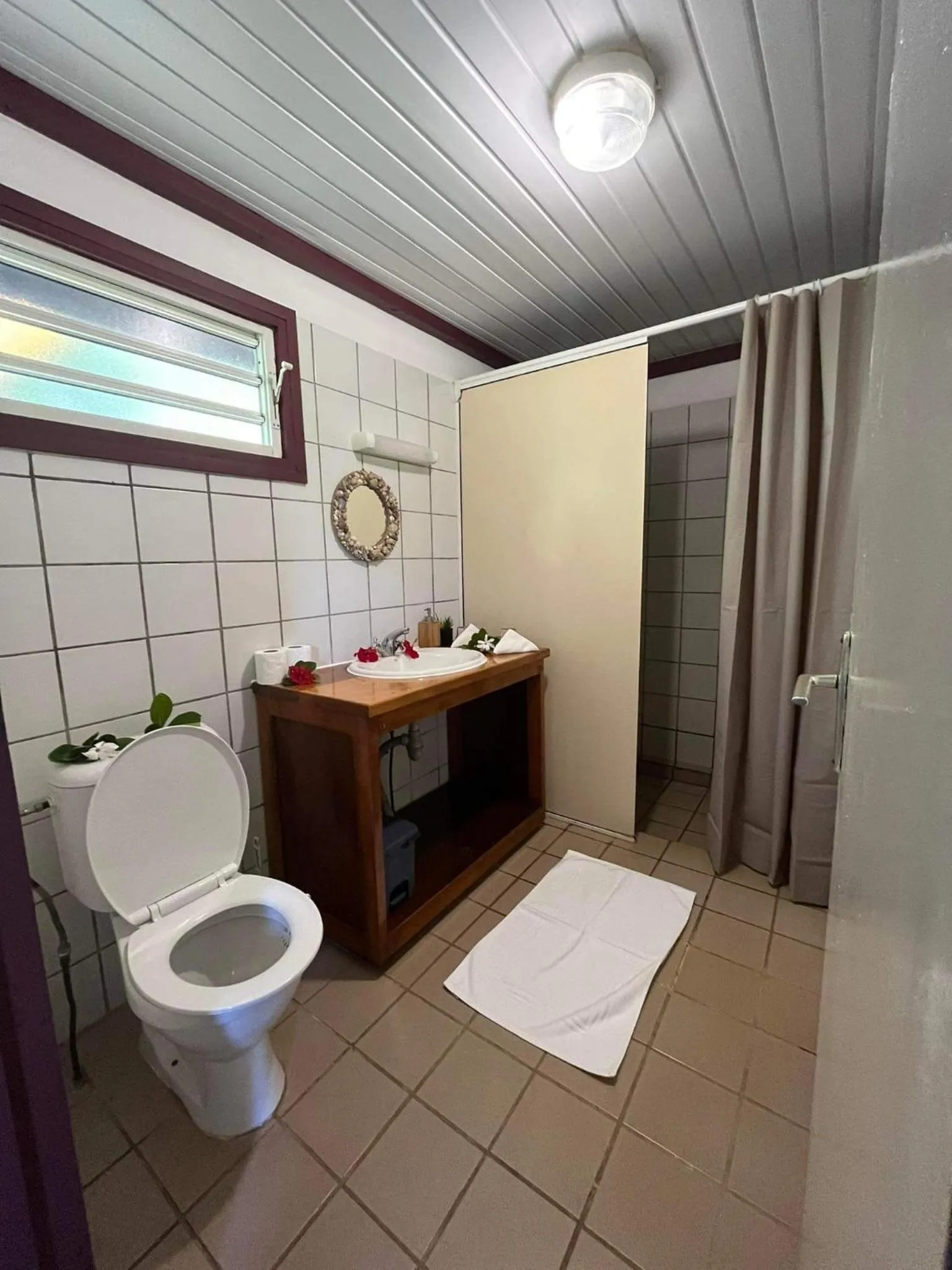 Bathroom in Pension Hibiscus Taha'a