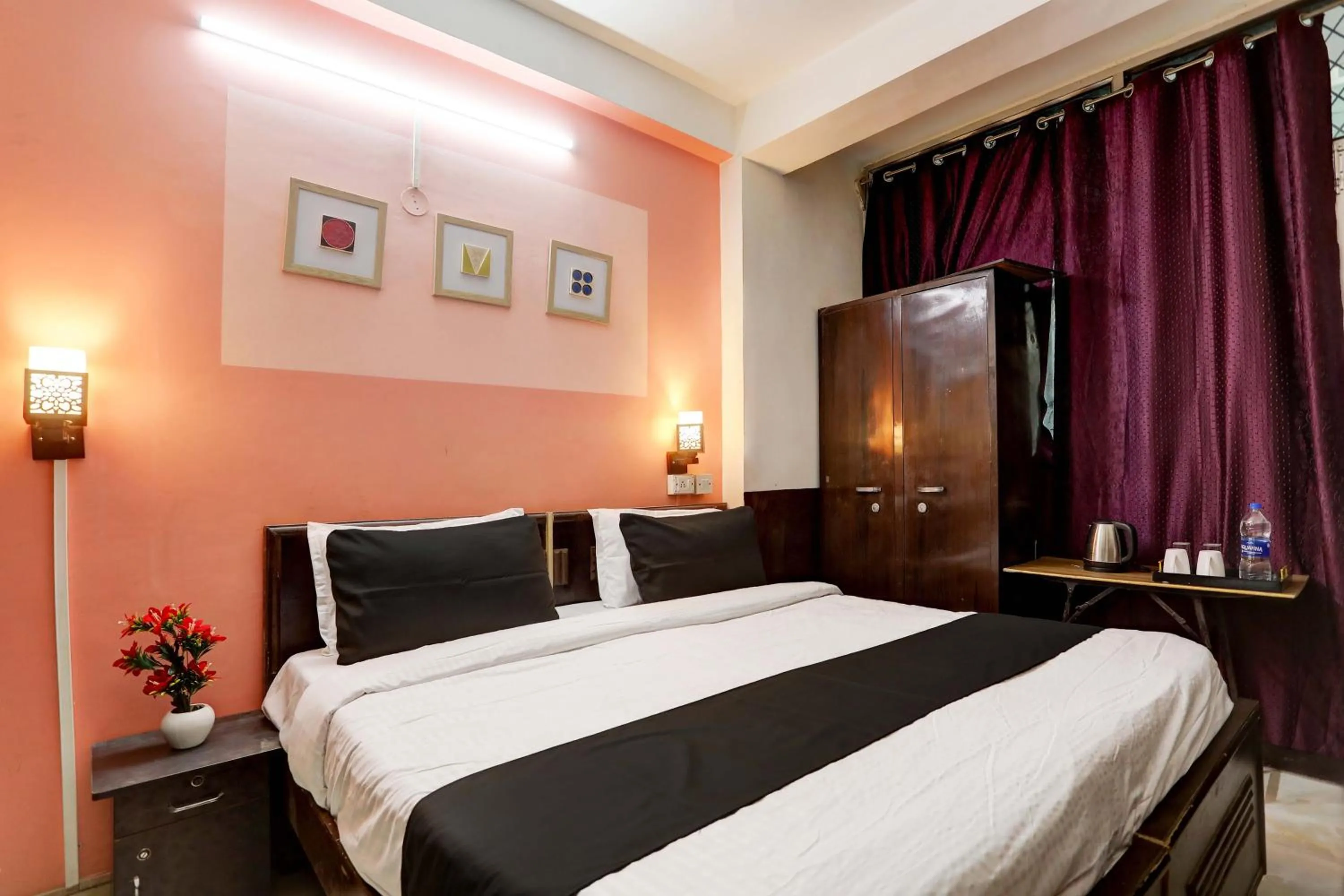 Bedroom, Bed in Super Hotel O Green Park Residency