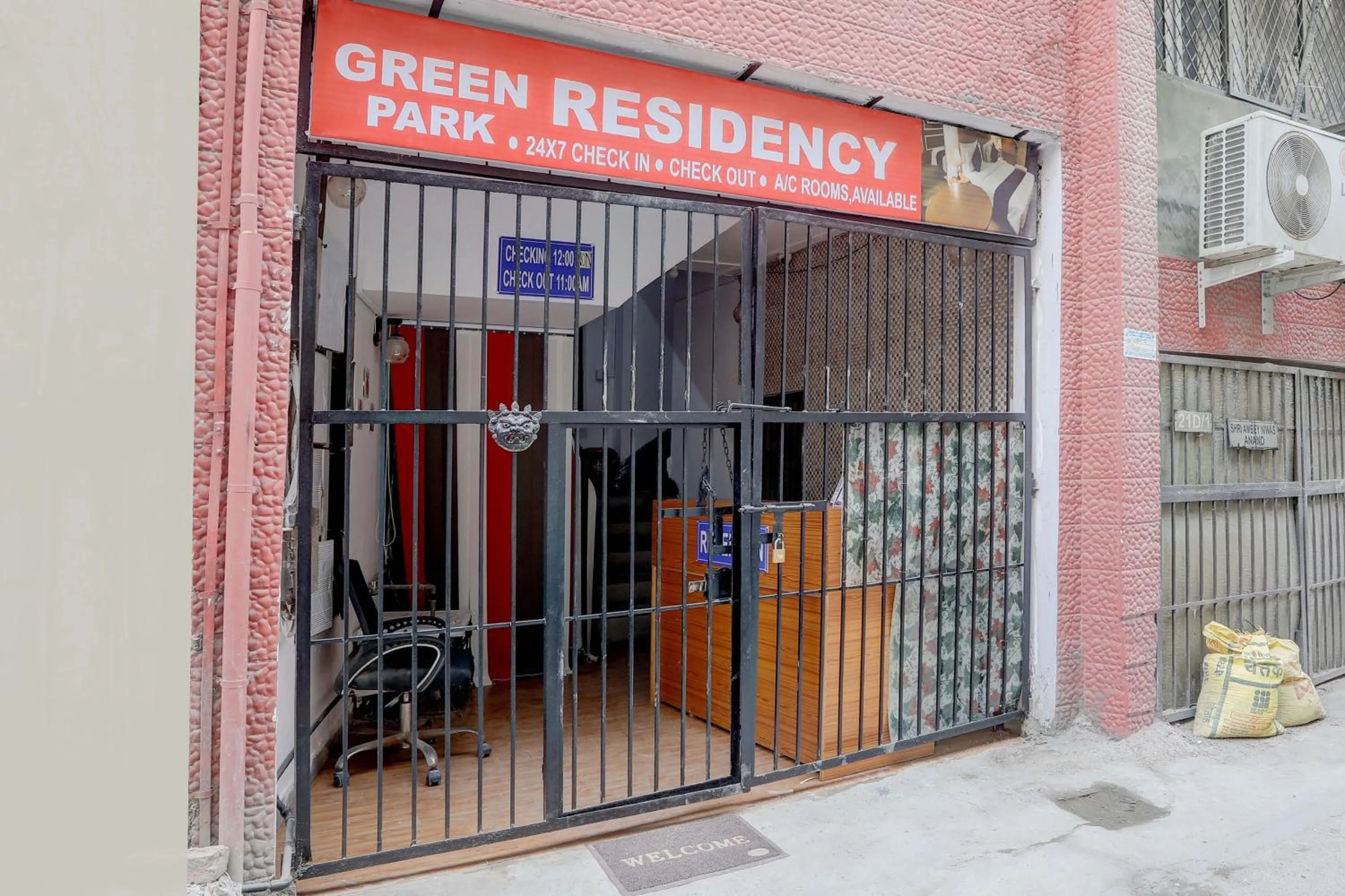 Facade/entrance in Super Hotel O Green Park Residency