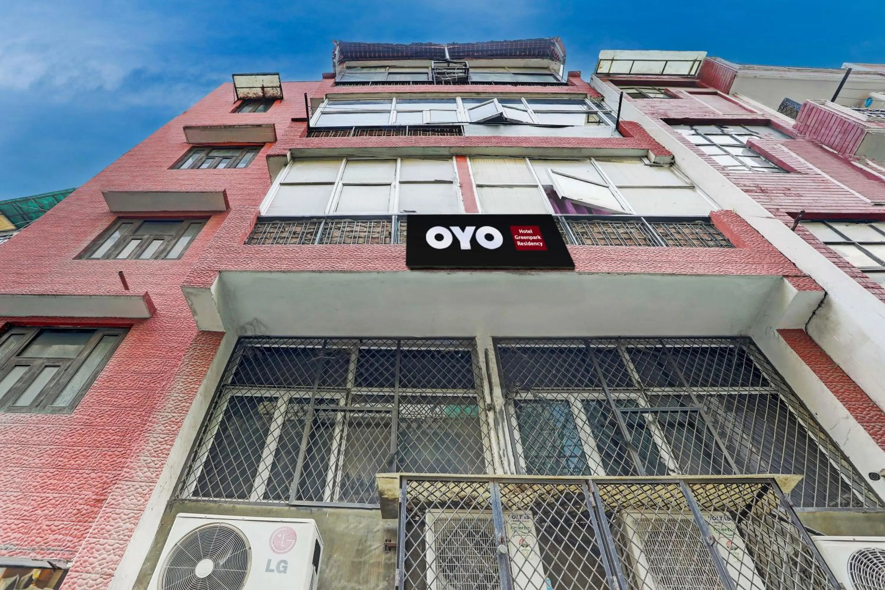 Facade/entrance in Super Hotel O Green Park Residency