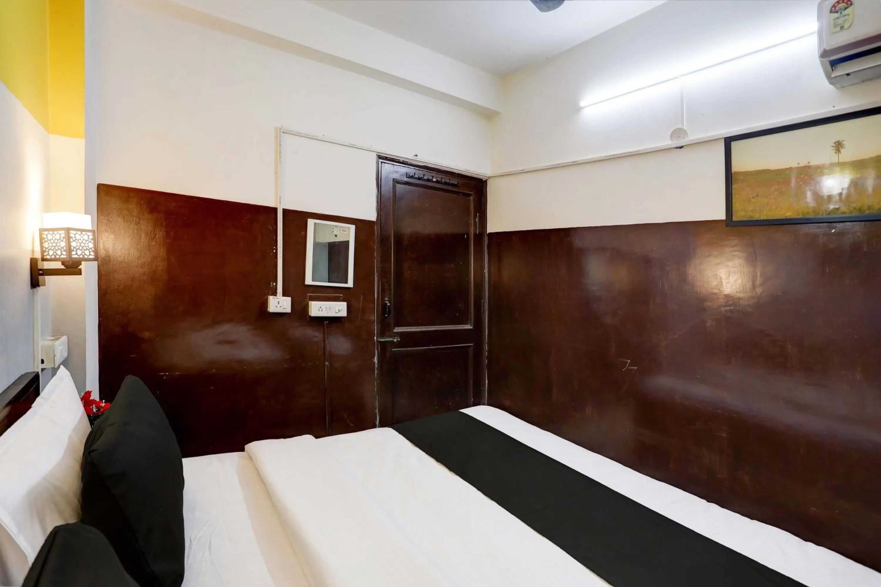 Facade/entrance, Bed in Super Hotel O Green Park Residency