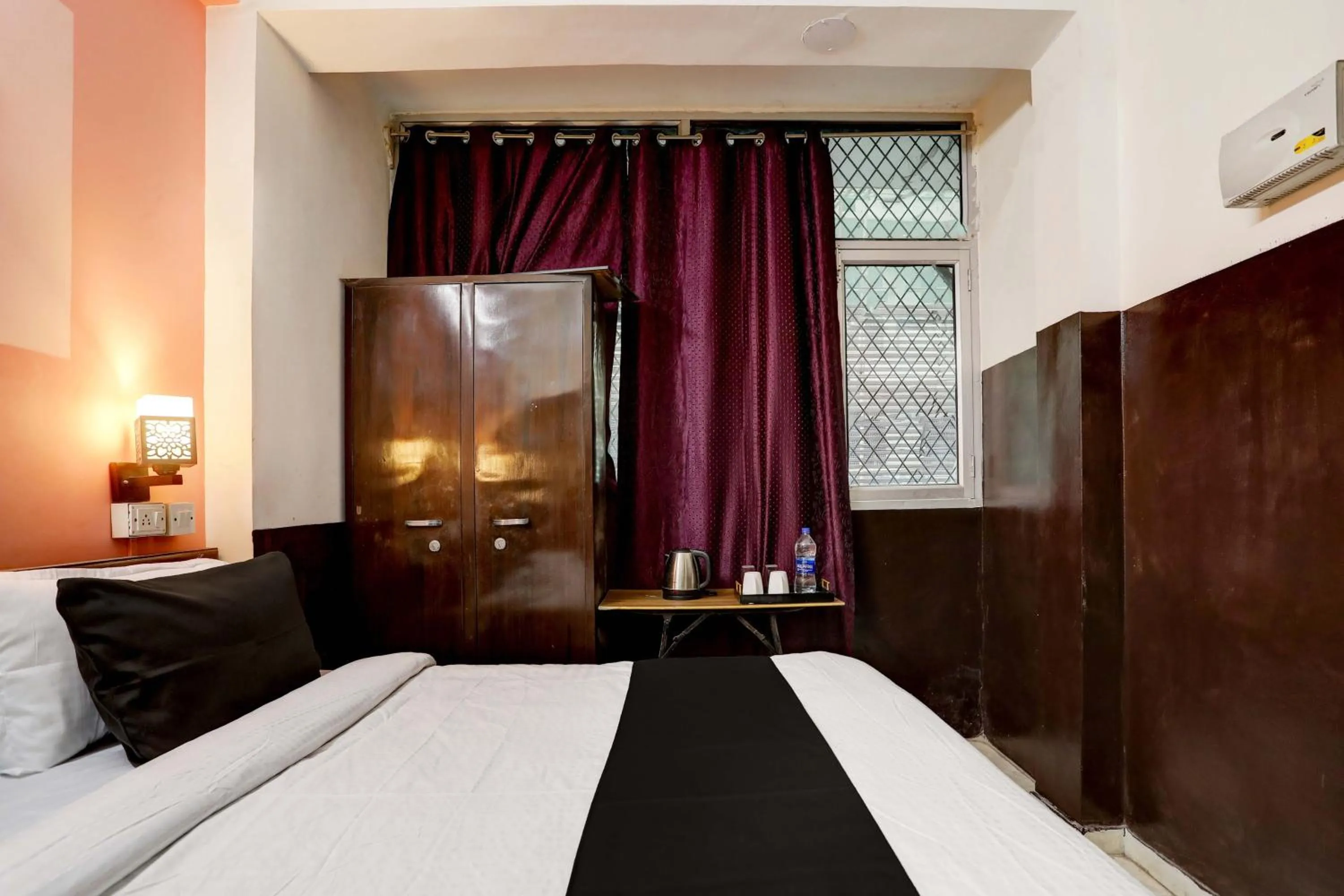 Facade/entrance, Bed in Hotel O Green Park Residency