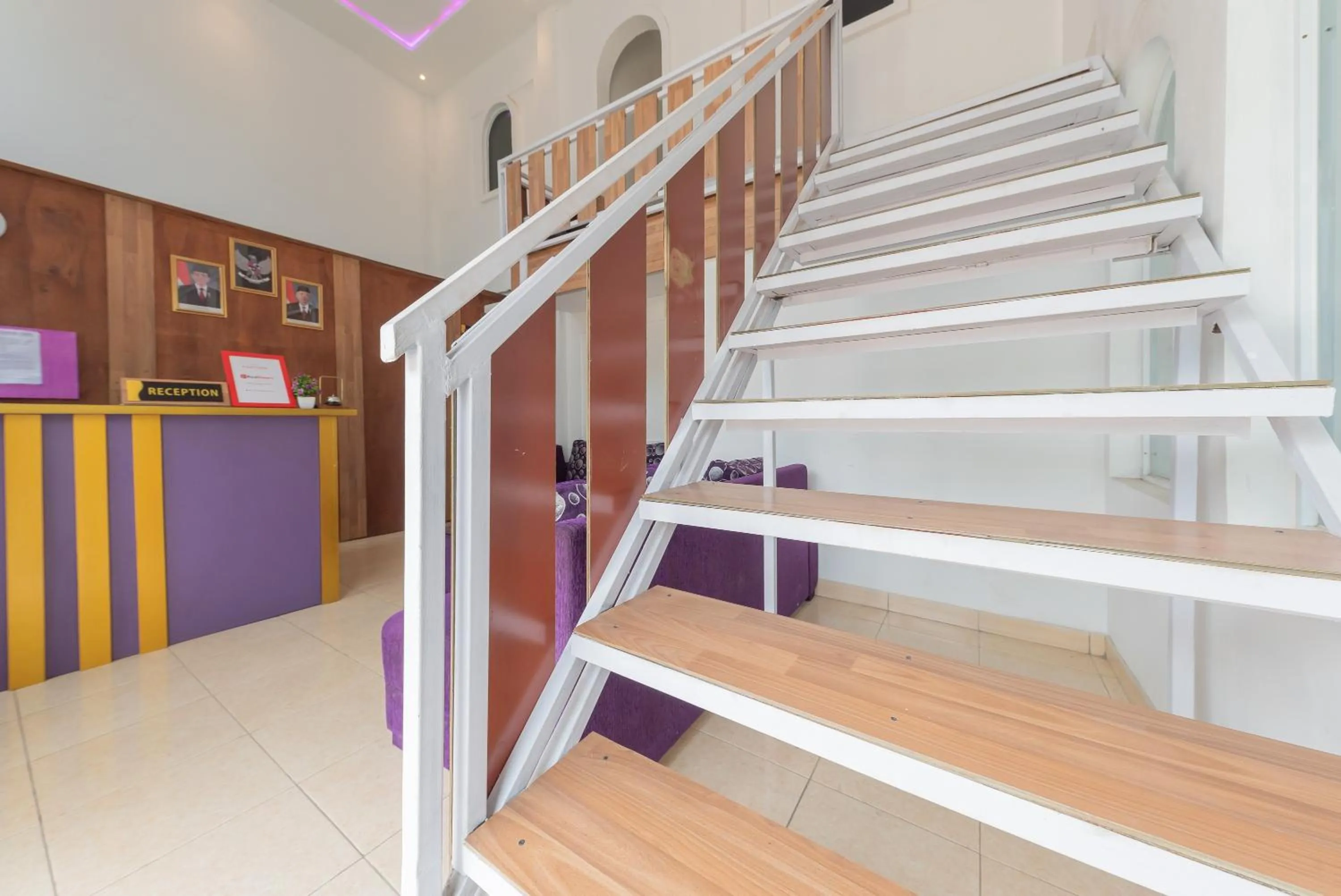 Lobby or reception in RedDoorz at Jalan Pangkal Perjuangan Karawang