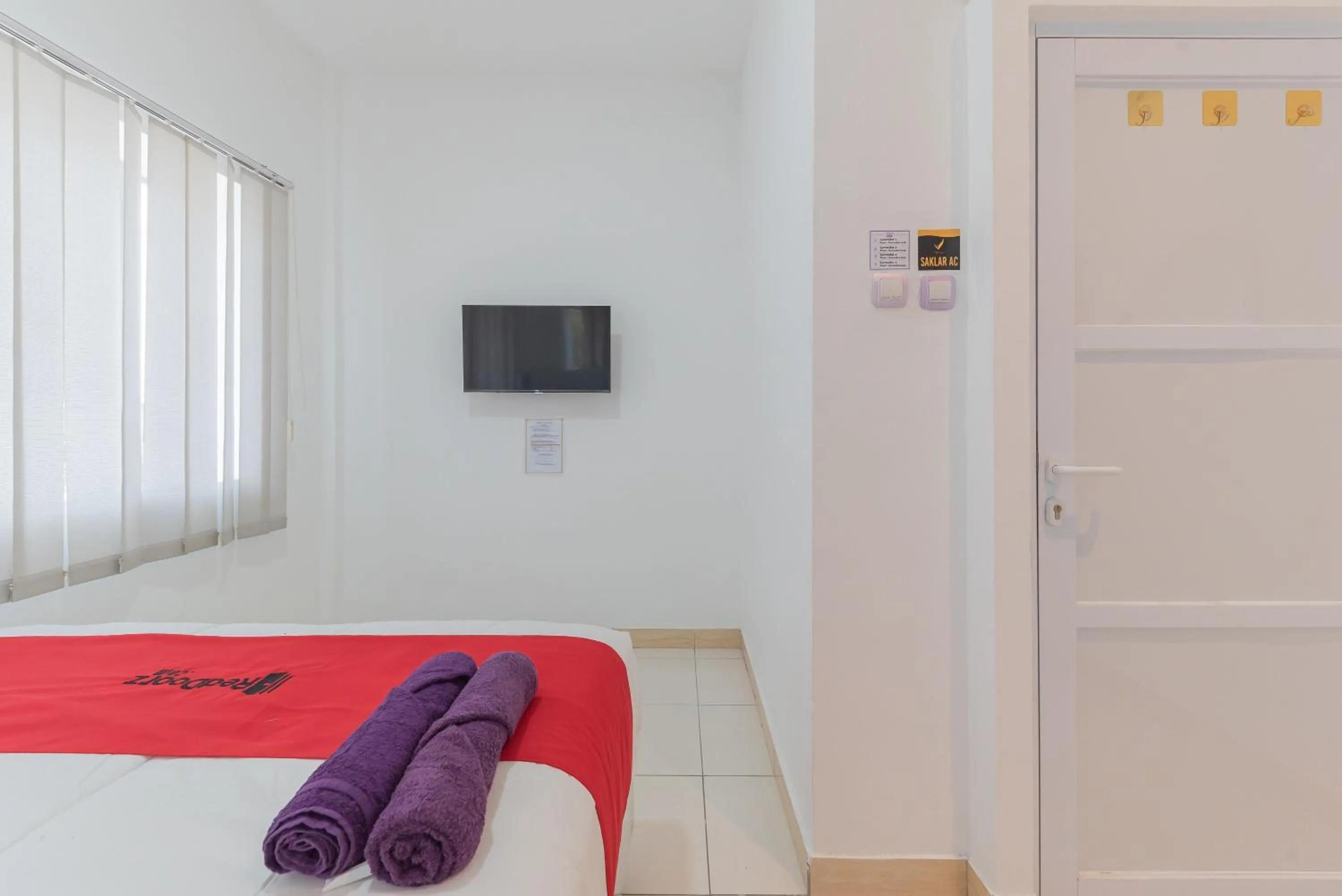 Bed in RedDoorz at Jalan Pangkal Perjuangan Karawang