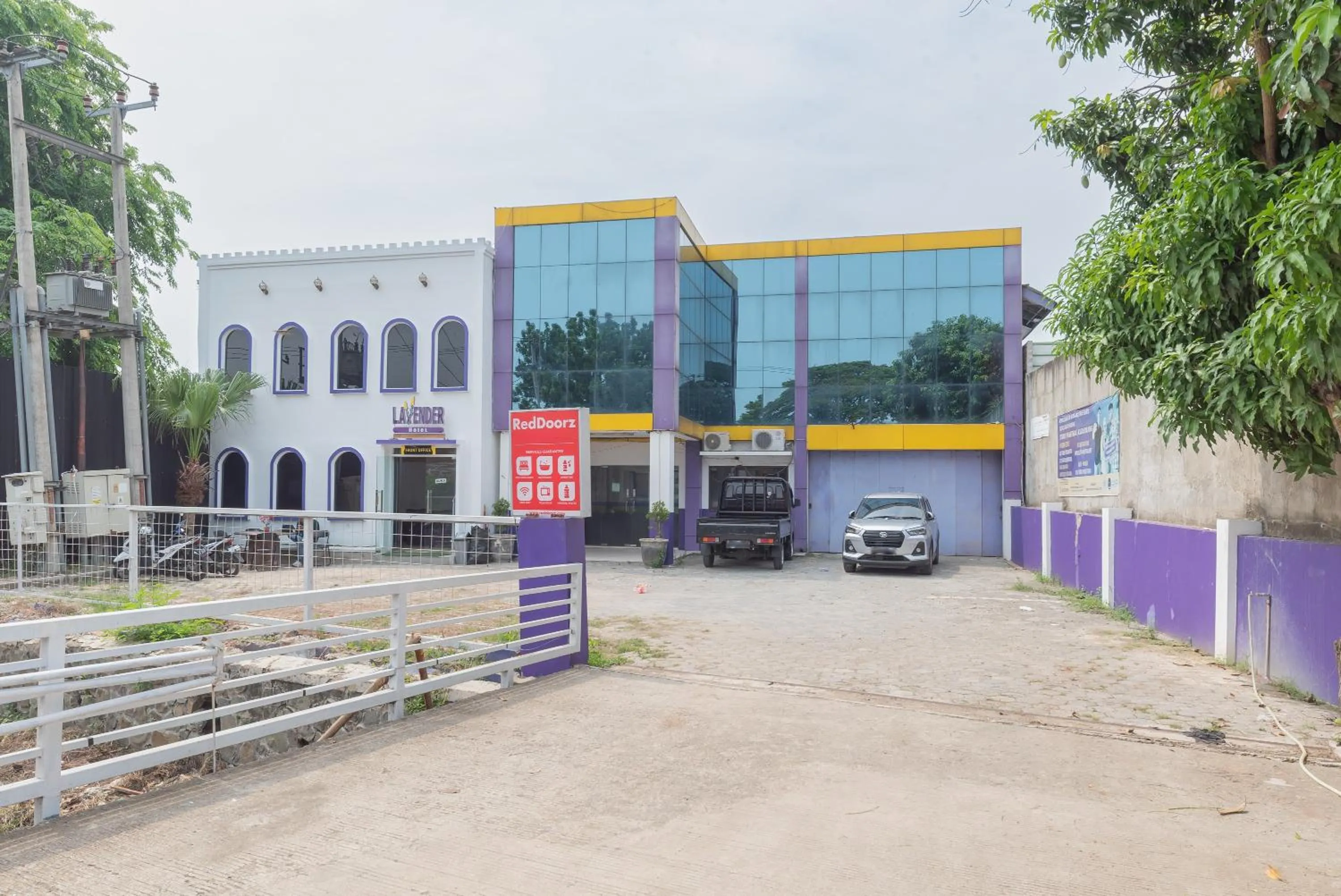 Property building in RedDoorz at Jalan Pangkal Perjuangan Karawang