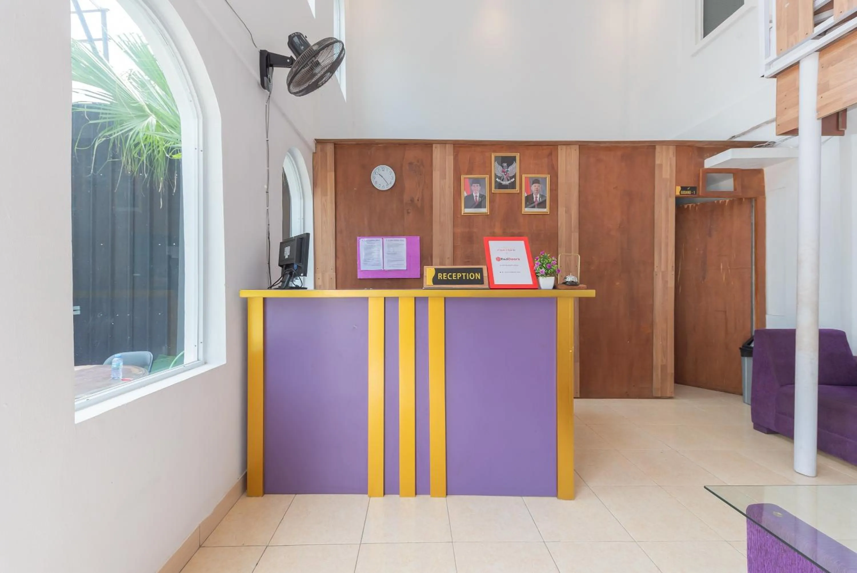 Lobby or reception in RedDoorz at Jalan Pangkal Perjuangan Karawang
