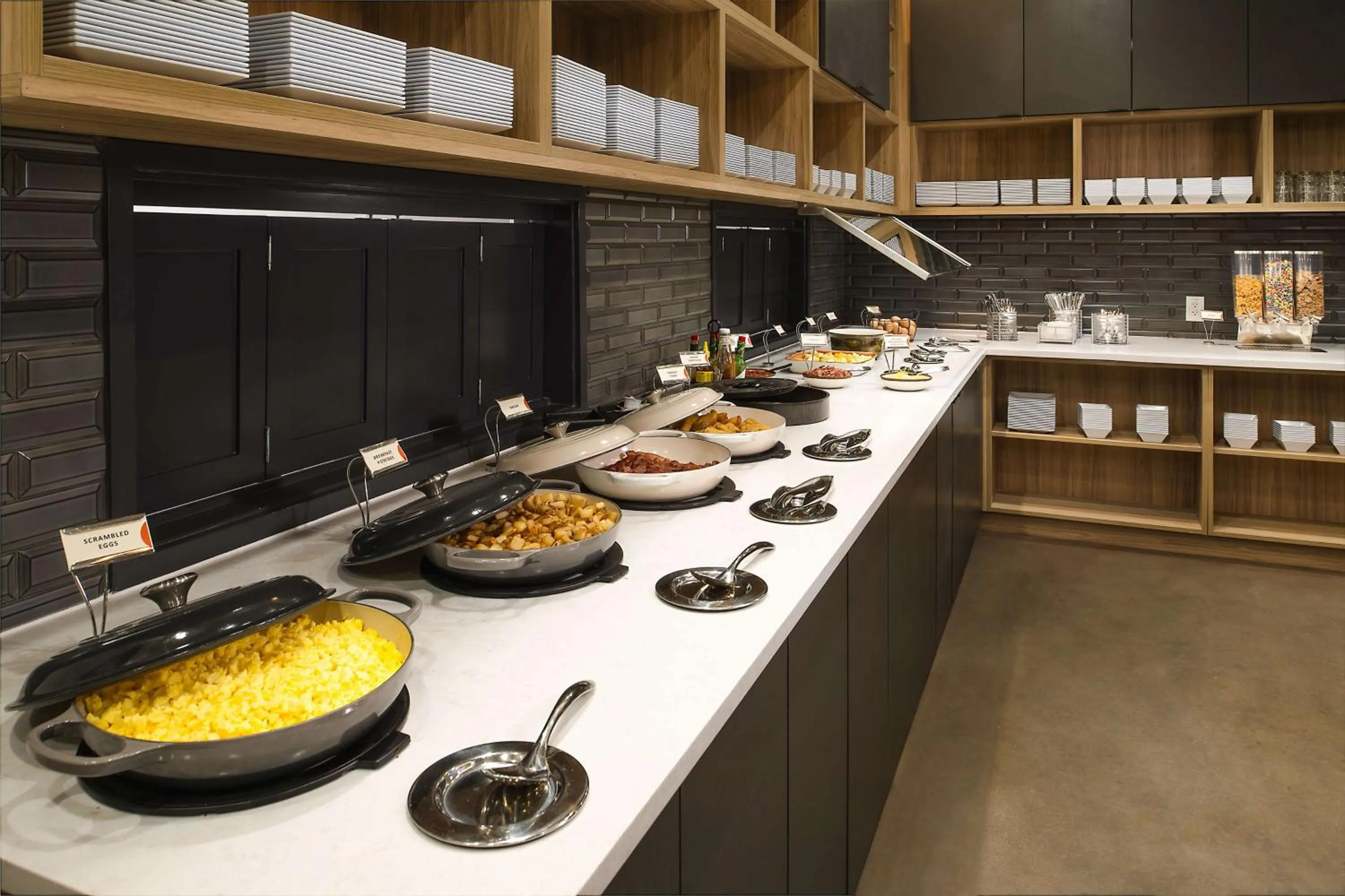 Restaurant/places to eat in Hyatt Place Nashville/Green Hills